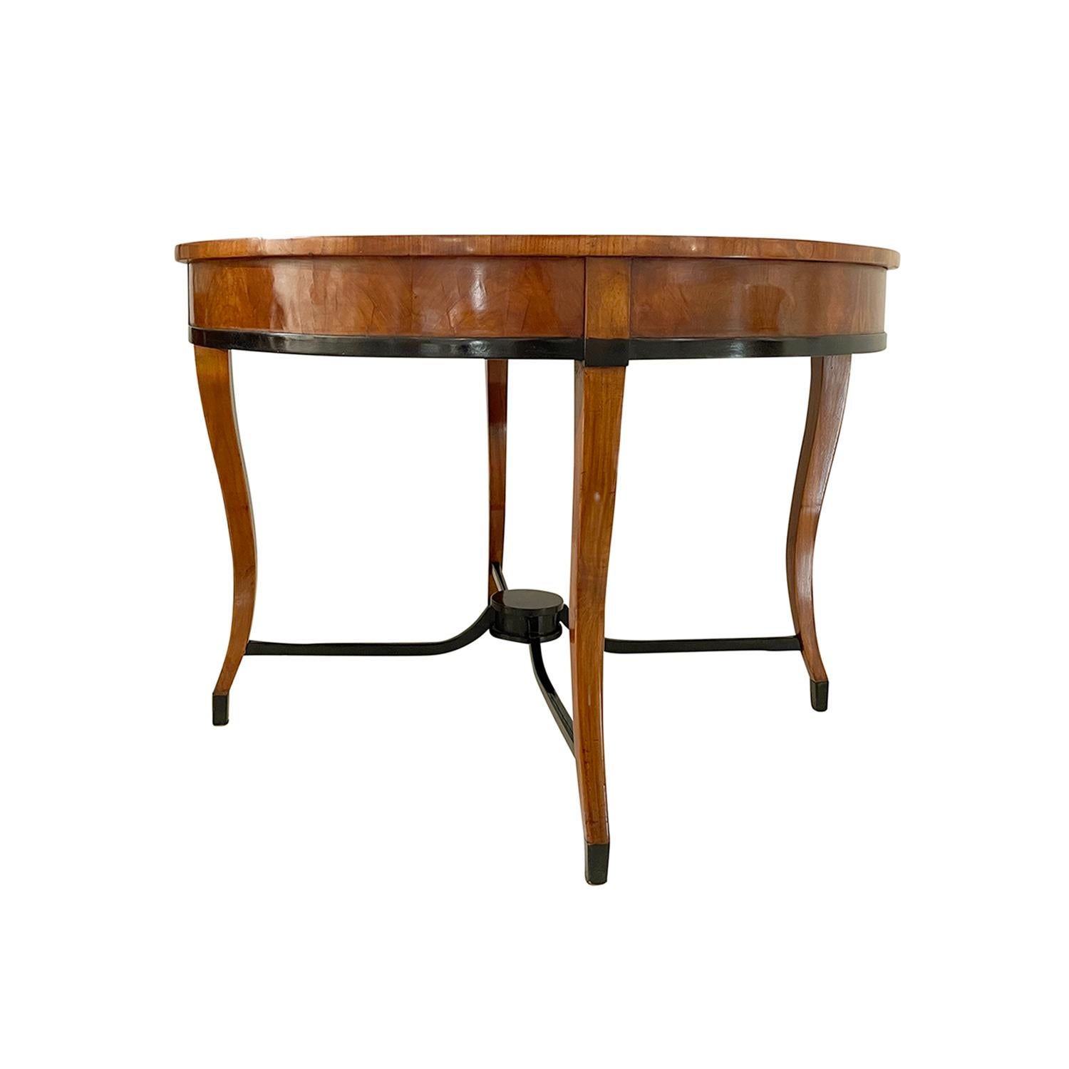 Hand-Carved 19th Century German Biedermeier Antique Round Cherrywood Dining Room Table For Sale