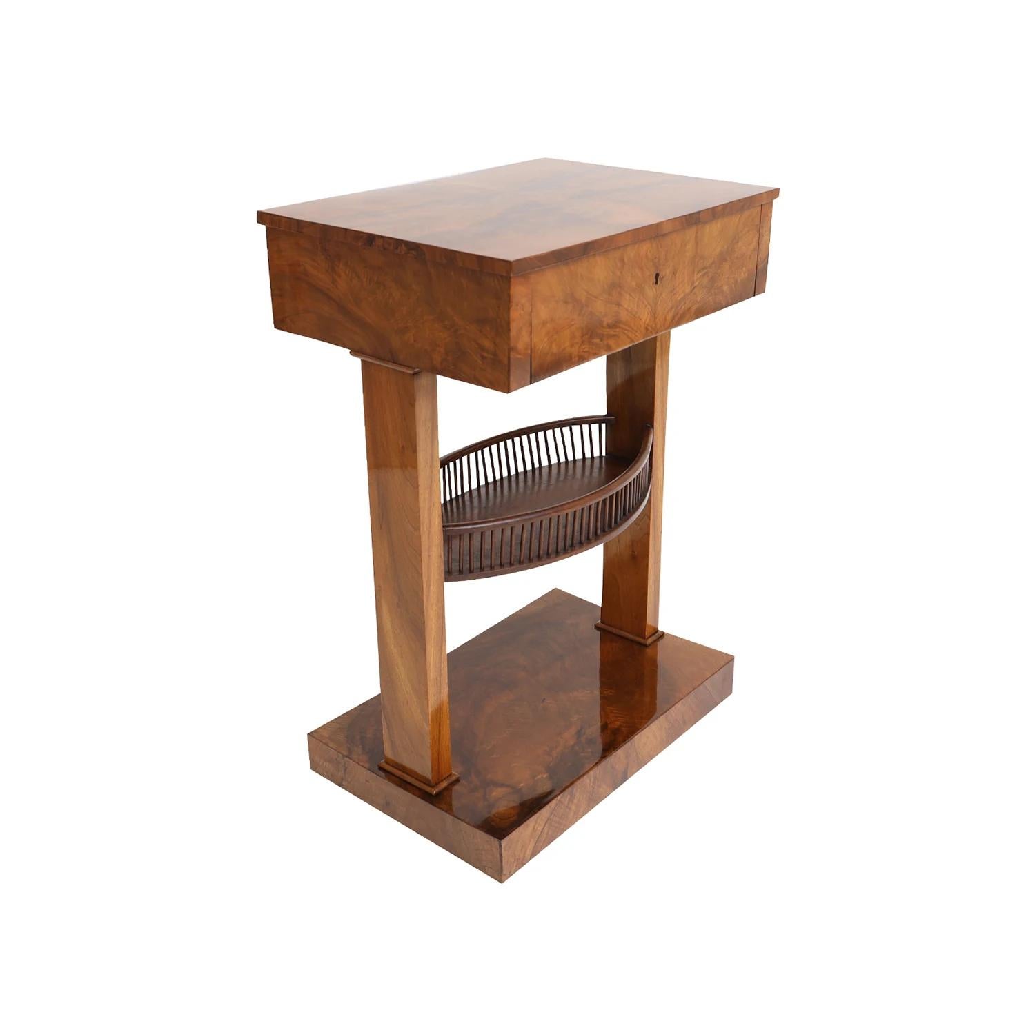 Hand-Carved 19th Century German Biedermeier Walnut Sewing Table - Antique Side Table For Sale