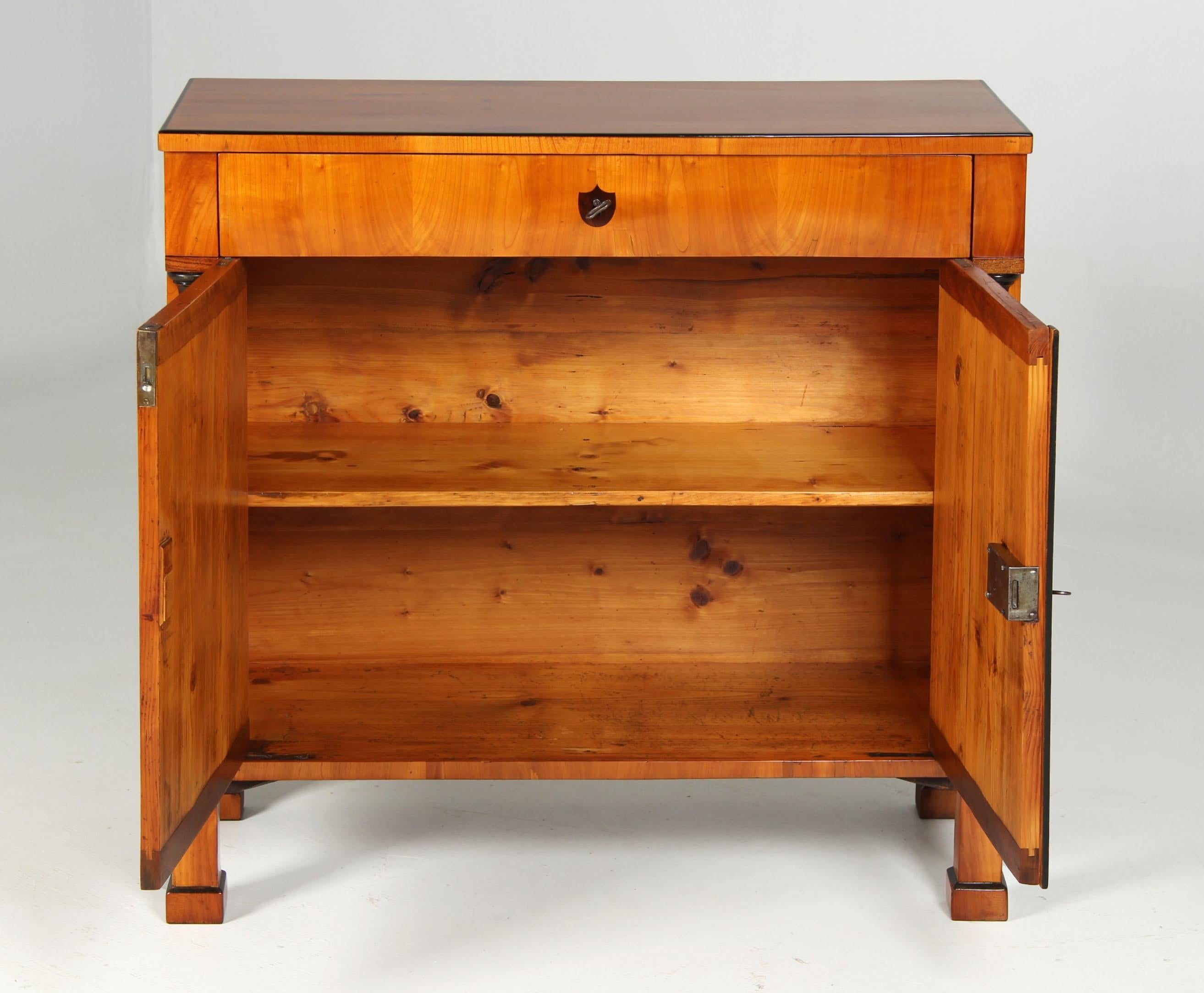19th Century German Biedermeier Sideboard, Cherry, circa 1825 10