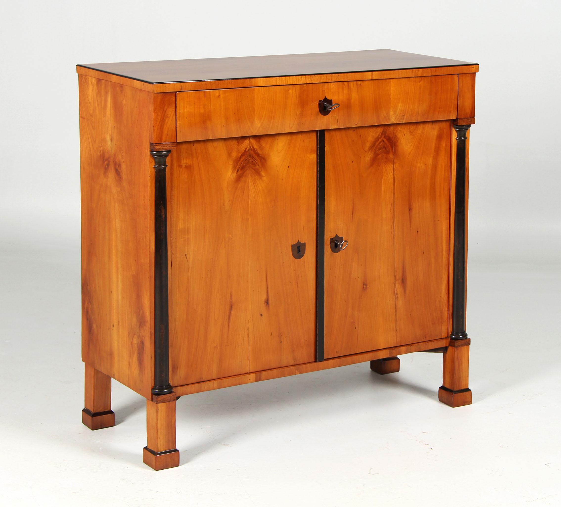 19th Century German Biedermeier Sideboard, Cherry, circa 1825 1