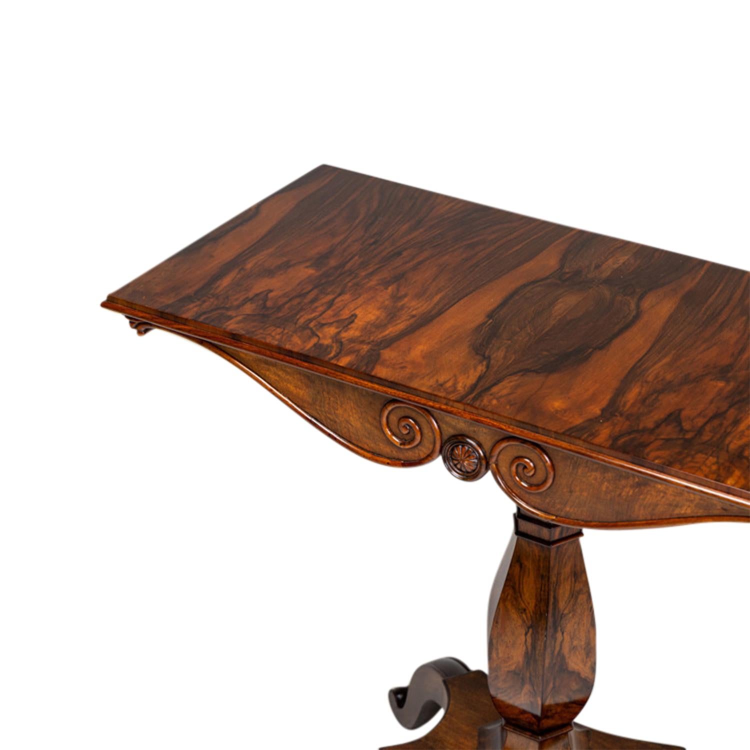 Deutscher Biedermeier-Konsolentisch aus furniertem Nussbaumholz, 19. Jahrhundert, antiker Beistelltisch im Angebot 2