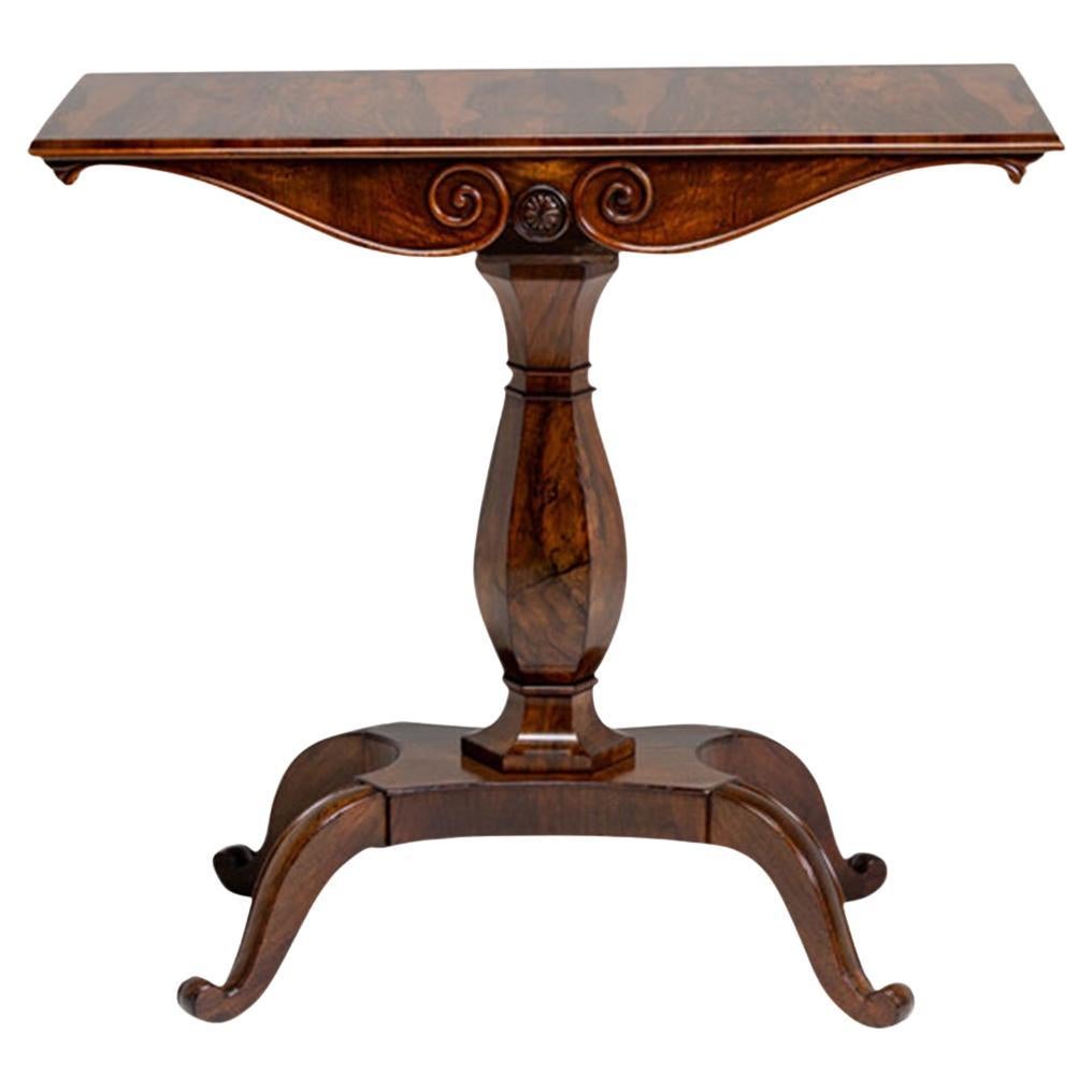 Deutscher Biedermeier-Konsolentisch aus furniertem Nussbaumholz, 19. Jahrhundert, antiker Beistelltisch im Angebot
