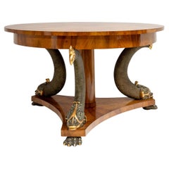 Deutscher Biedermeier-Mitteltisch aus Nussbaumholz aus dem 19. Jahrhundert – antiker Tisch aus Wurzelholz