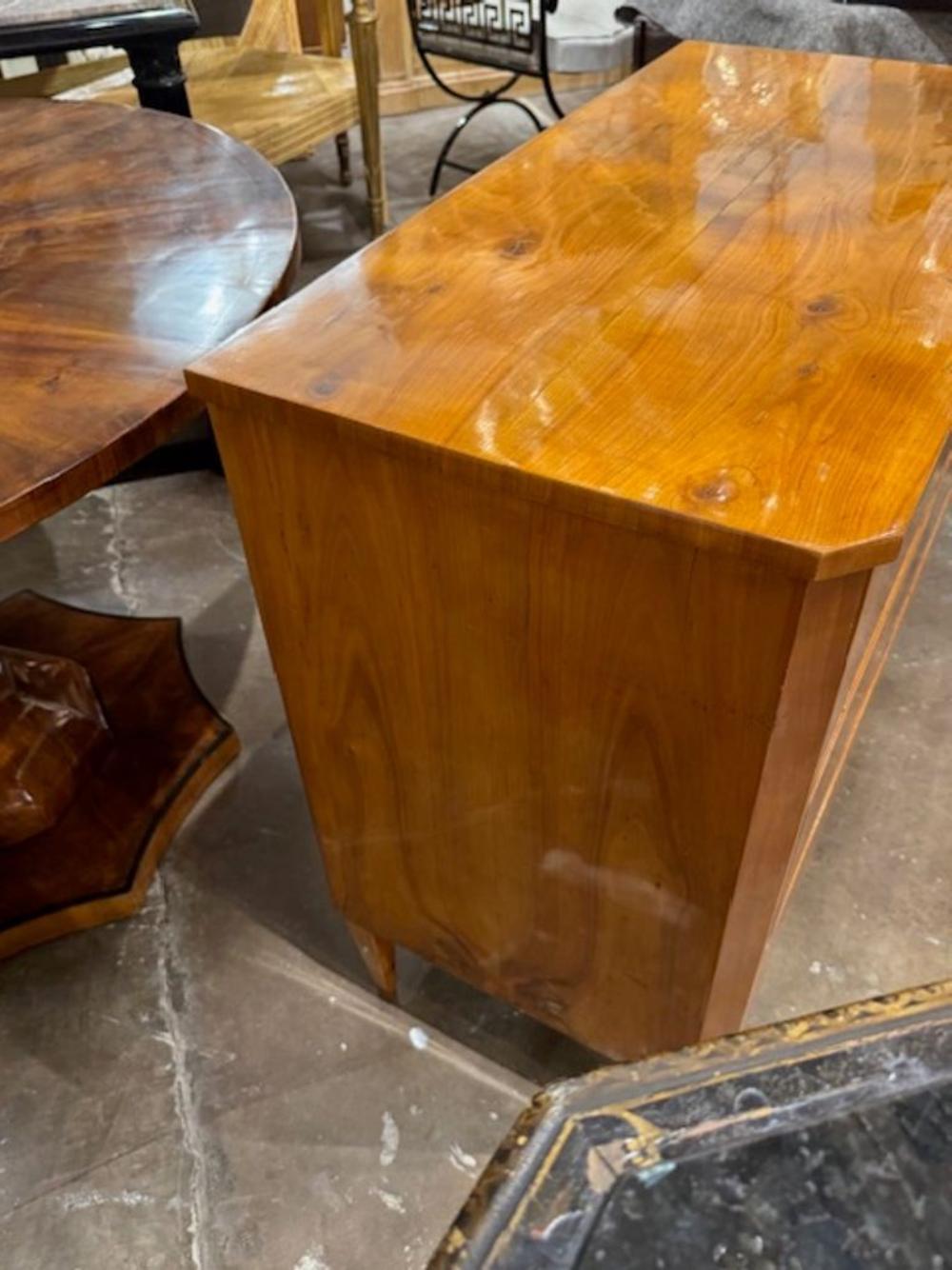 Noyer Coffre Biedermeier allemand du 19ème siècle en vente