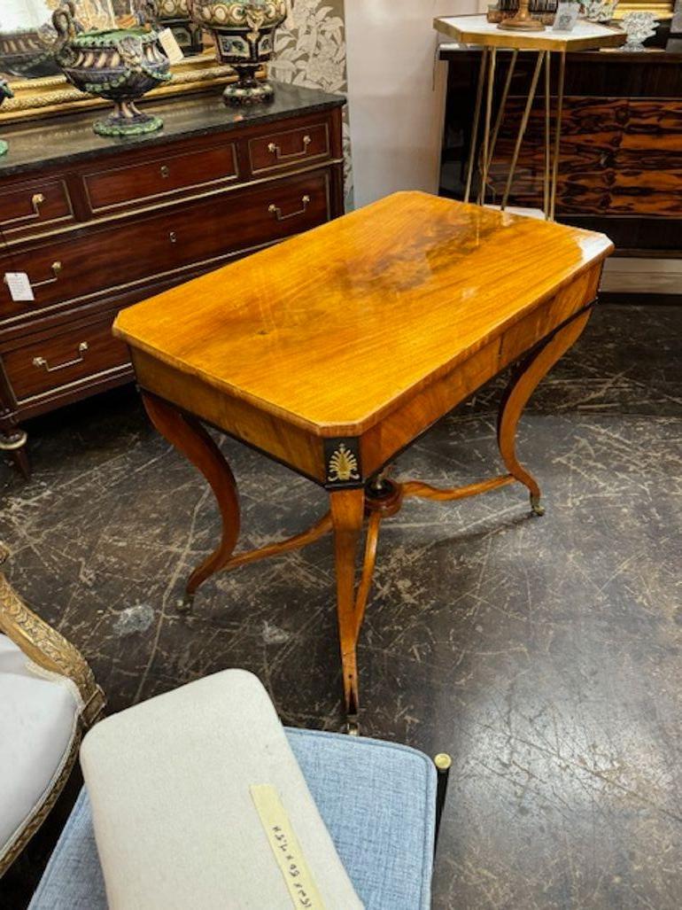 Table Biedermeier allemande du 19ème siècle Bon état - En vente à Dallas, TX