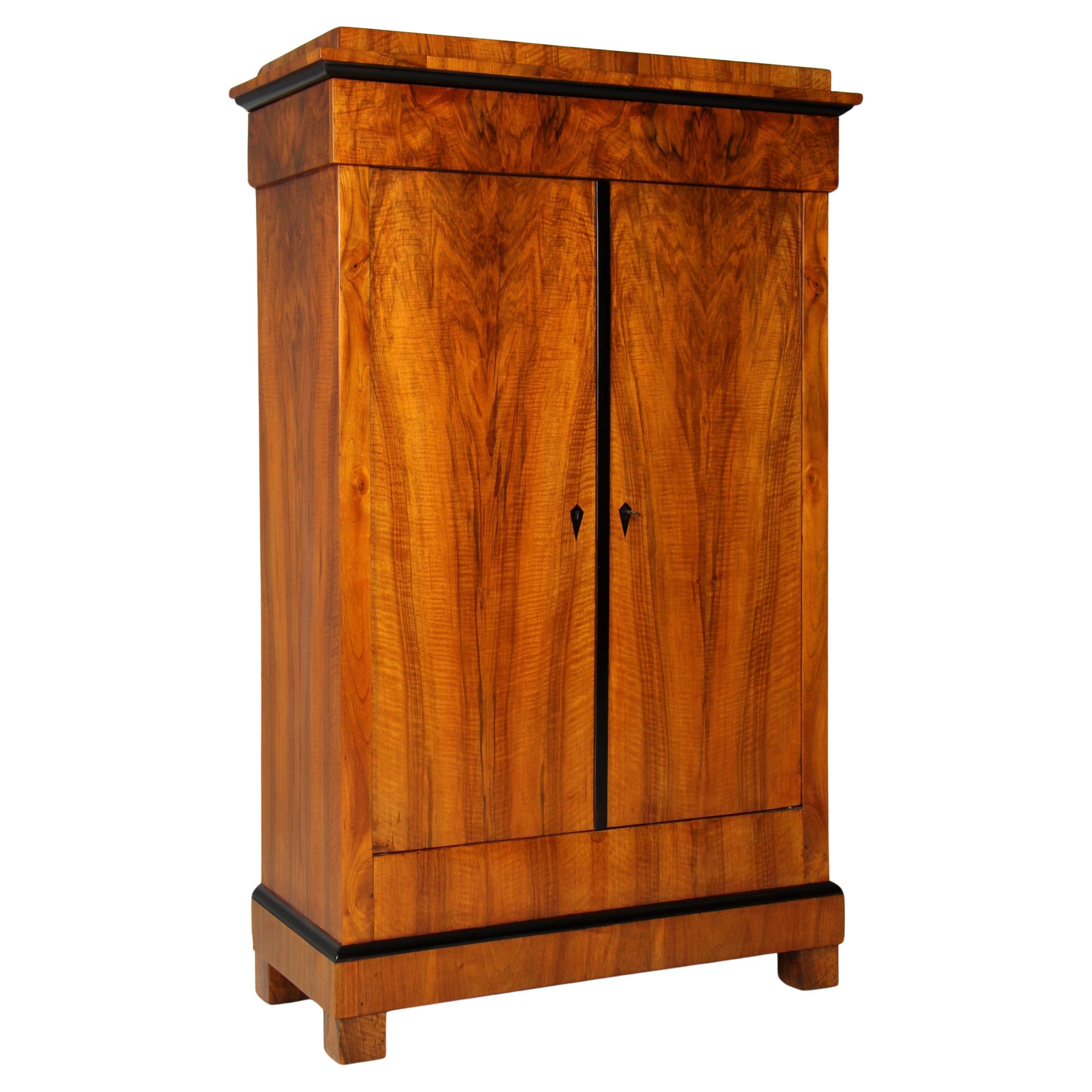 19th Century German Biedermeier Wardrobe, Walnut with Wonderful Grain Pattern