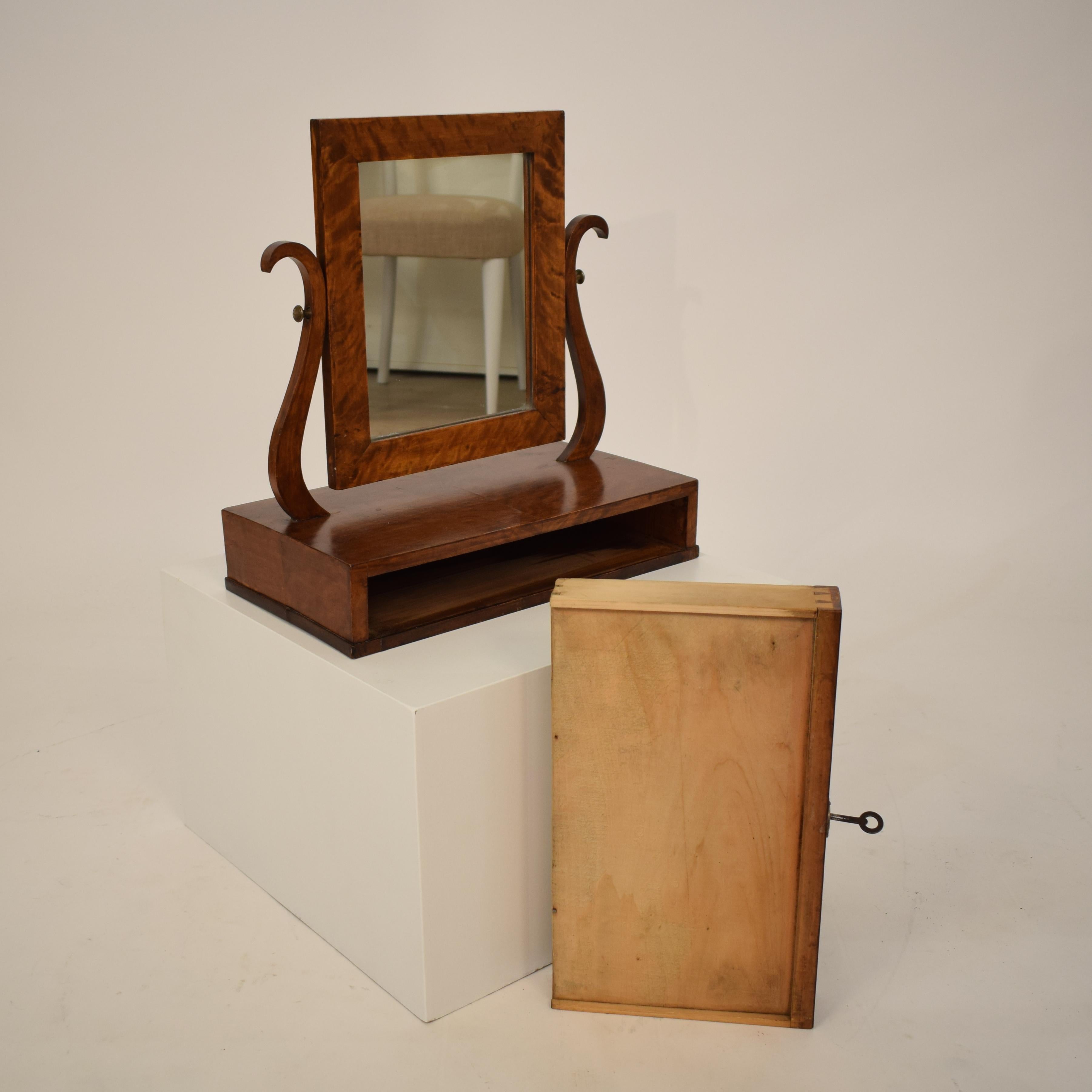 miroir de toilette Biedermeier allemand du 19e siècle en bouleau avec tiroir:: vers 1820 en vente 11