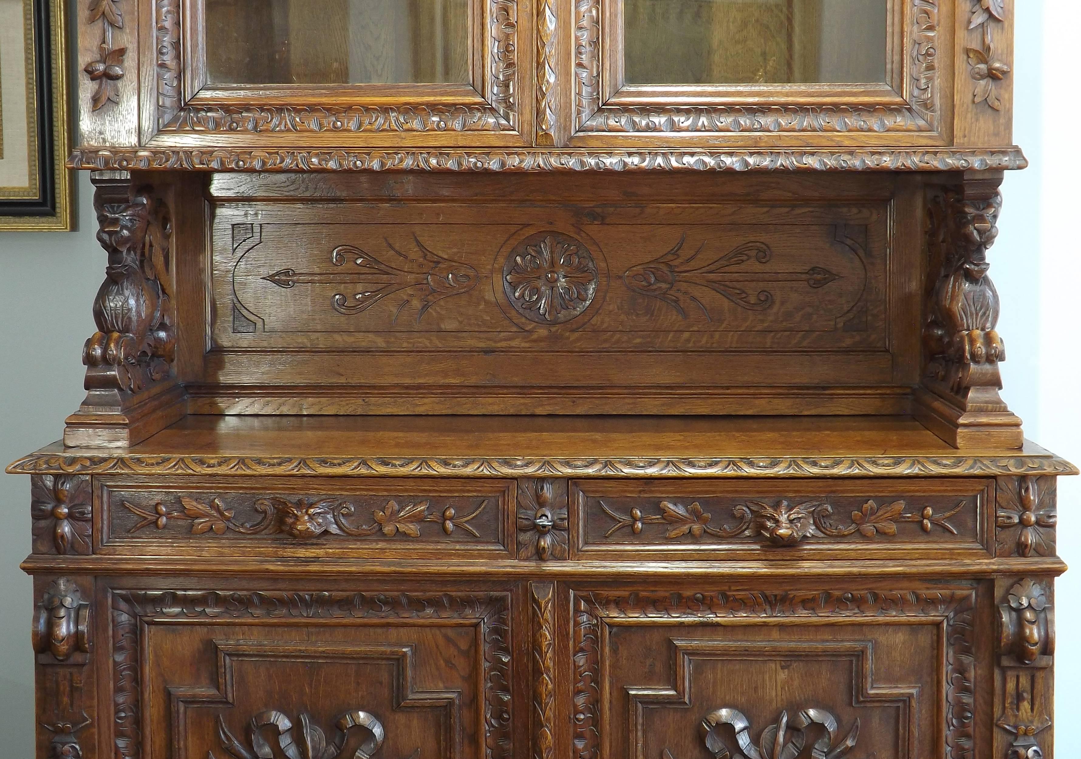 Chêne Meuble de rangement de chasse sculpté de la Forêt Noire allemande du 19ème siècle
