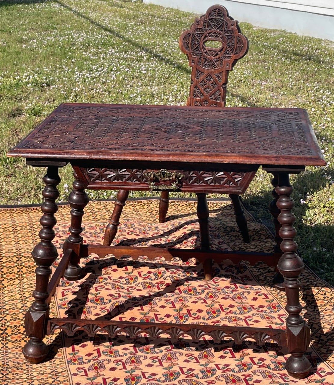 19th Century German Black Forest Chip-Carved Suite Desk with Drawer and Chair In Good Condition For Sale In Vero Beach, FL