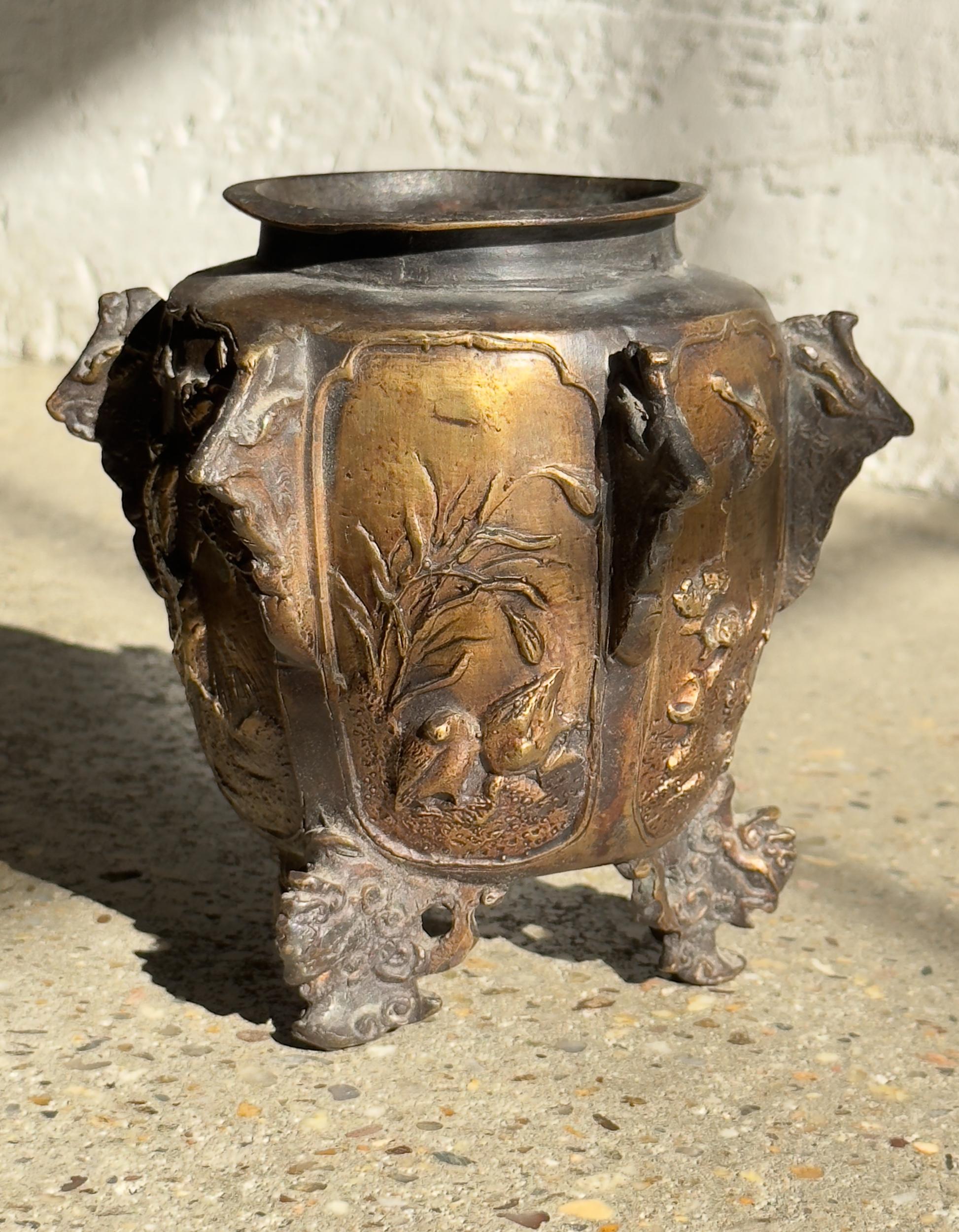 Urna con pie de bronce alemana del siglo XIX en venta 6