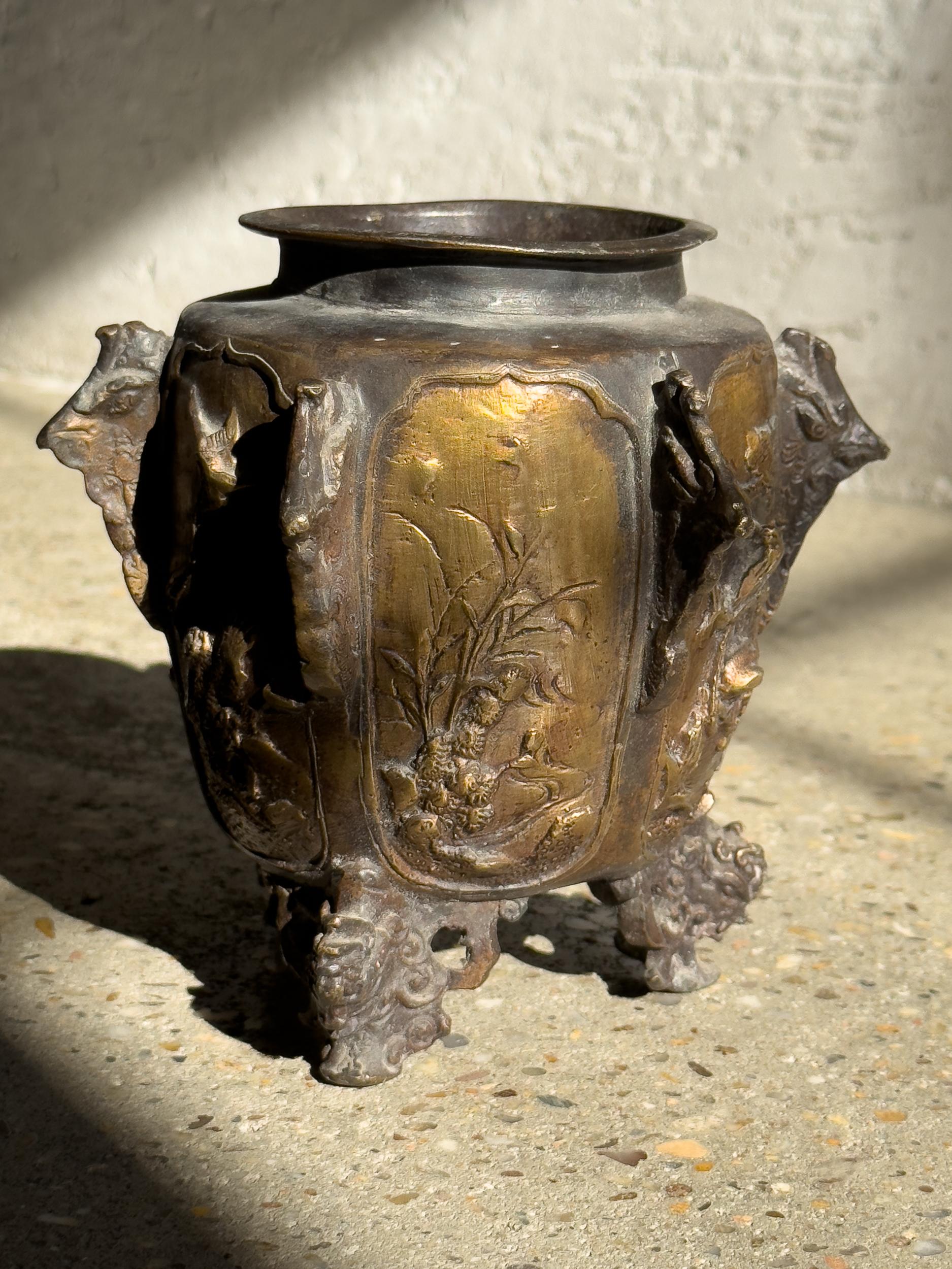 Urna con pie de bronce alemana del siglo XIX en venta 8
