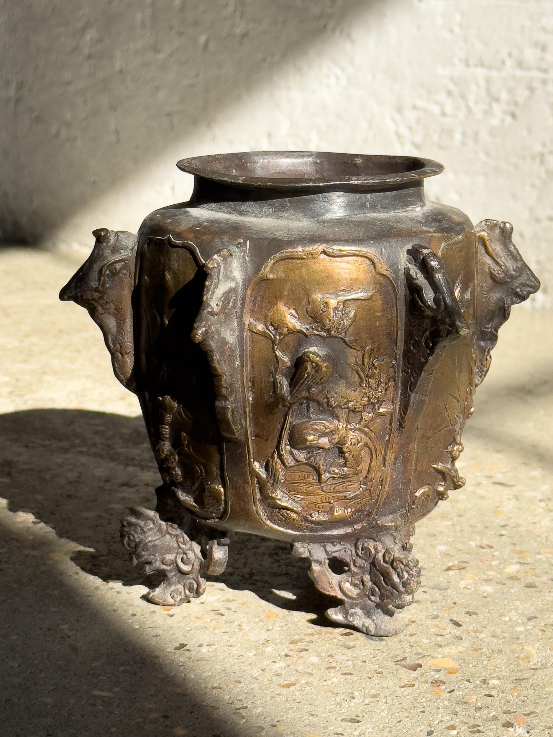 Urna con pie de bronce alemana del siglo XIX en venta 9