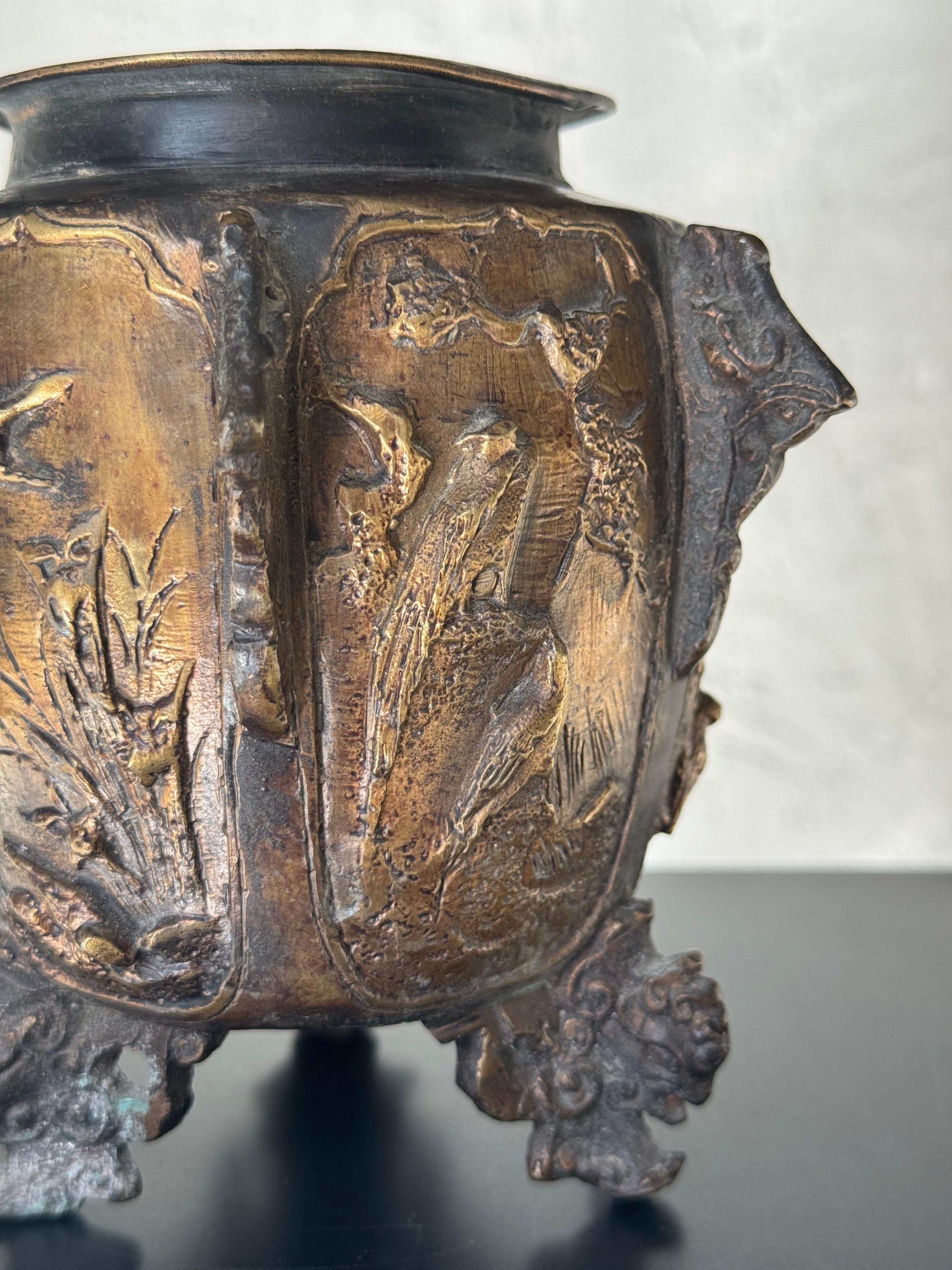 Urna con piede in bronzo del XIX secolo in vendita 10