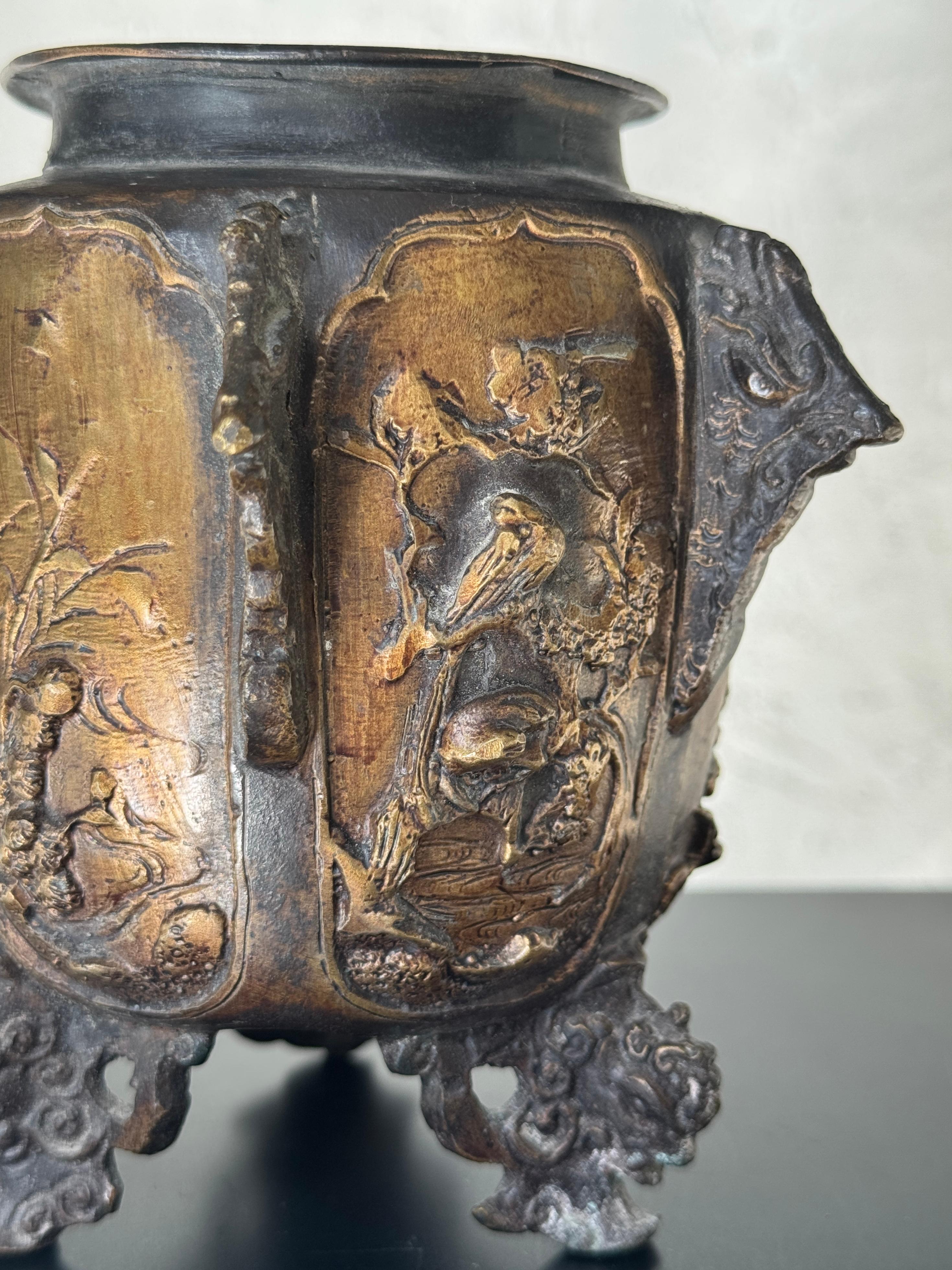 Urna con piede in bronzo del XIX secolo in vendita 12