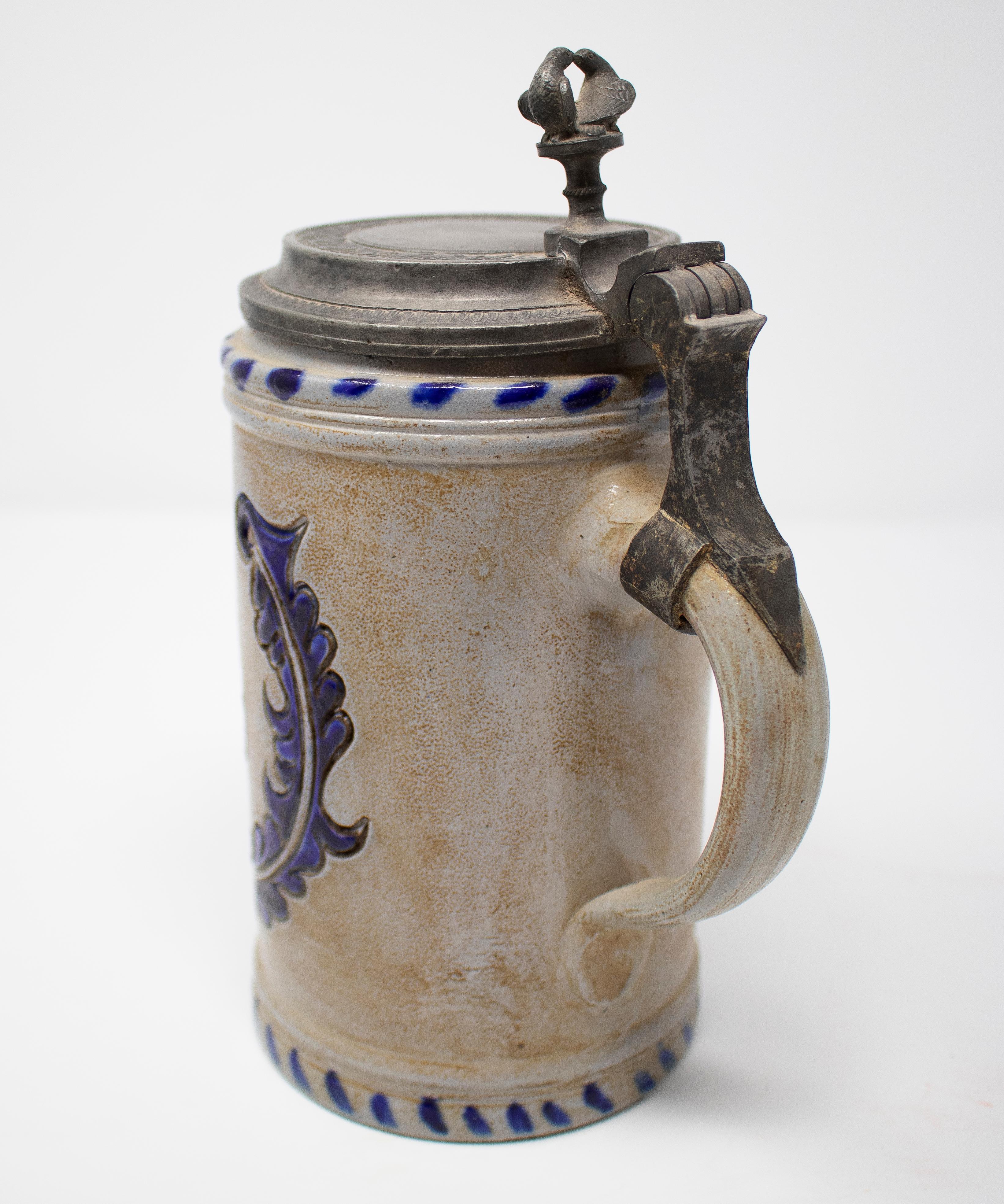19th Century German Earthenware Beer Stein with Tin Lid and Cobalt Blue In Good Condition For Sale In Marbella, ES
