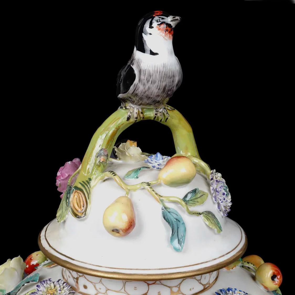 19th Century German Encrusted Porcelain Urns Set with Birds Motif 2