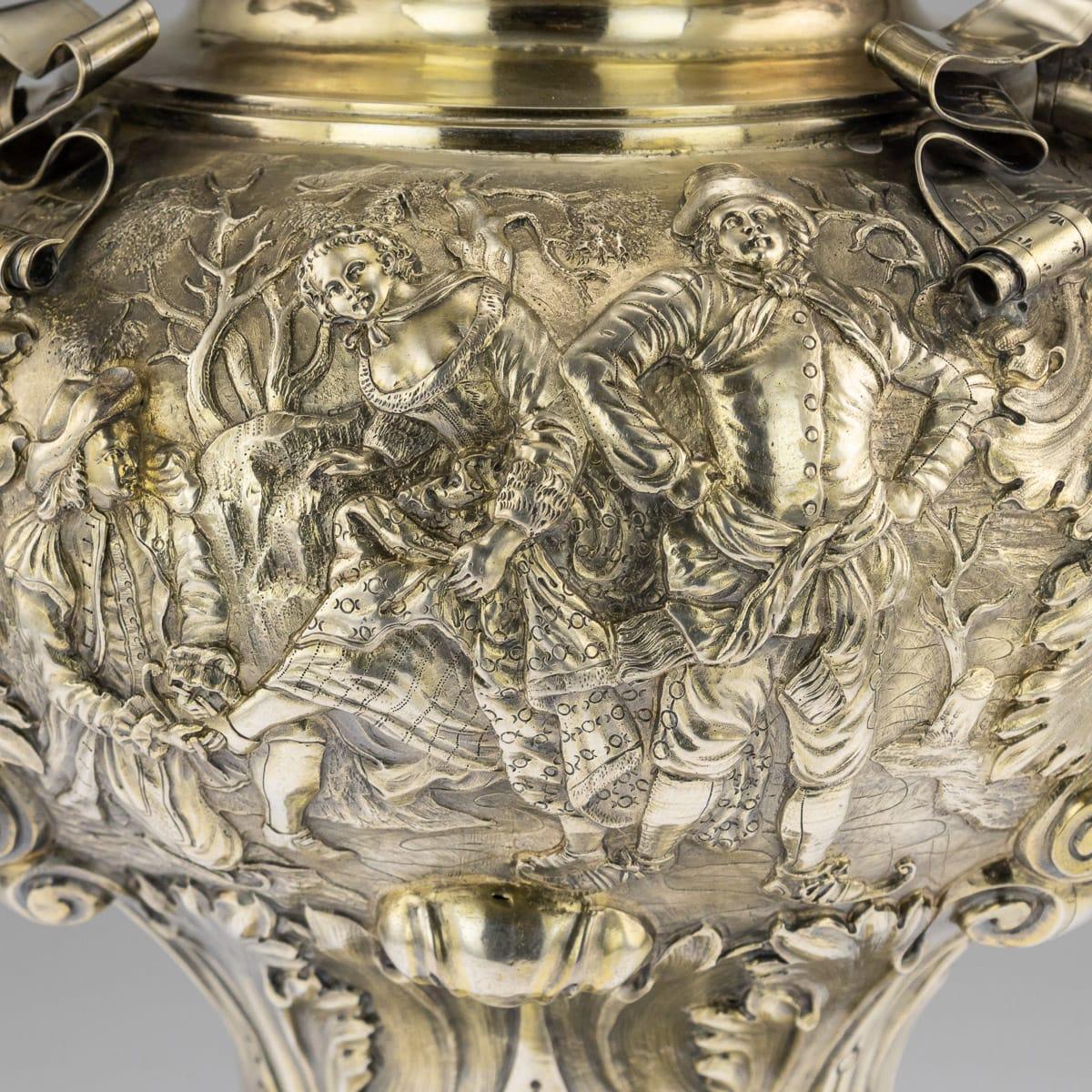 19th Century German Exceptional Solid Silver-Gilt Vases, Hanau, circa 1880 17