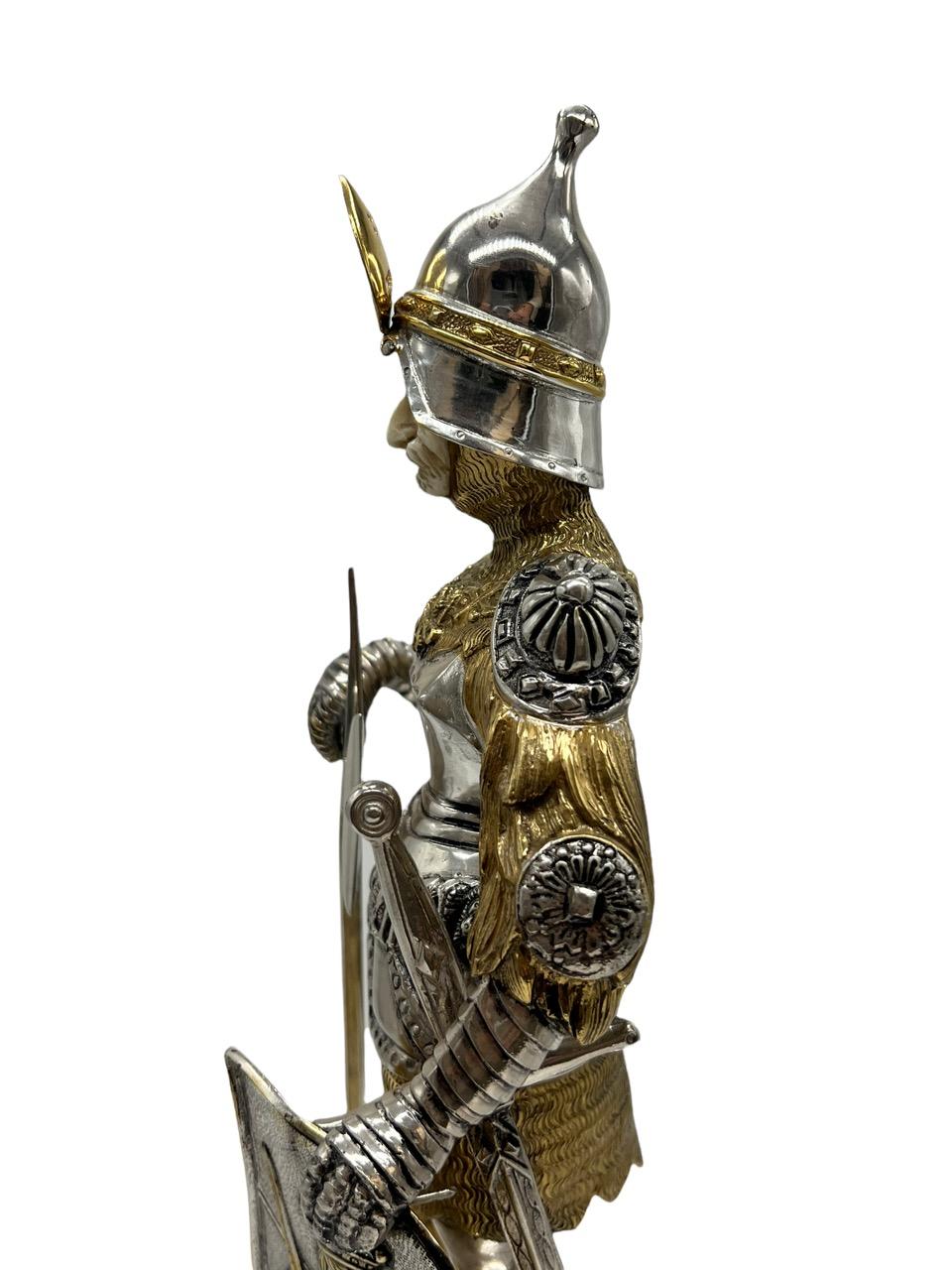 Deutscher, äußerst detaillierter und vergoldeter Ritter aus Sterlingsilber und vergoldetem Gold, 19. Jahrhundert 4