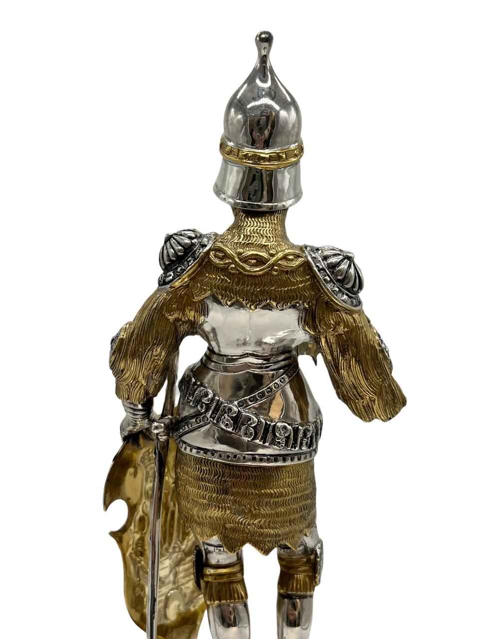 Deutscher, äußerst detaillierter und vergoldeter Ritter aus Sterlingsilber und vergoldetem Gold, 19. Jahrhundert 5