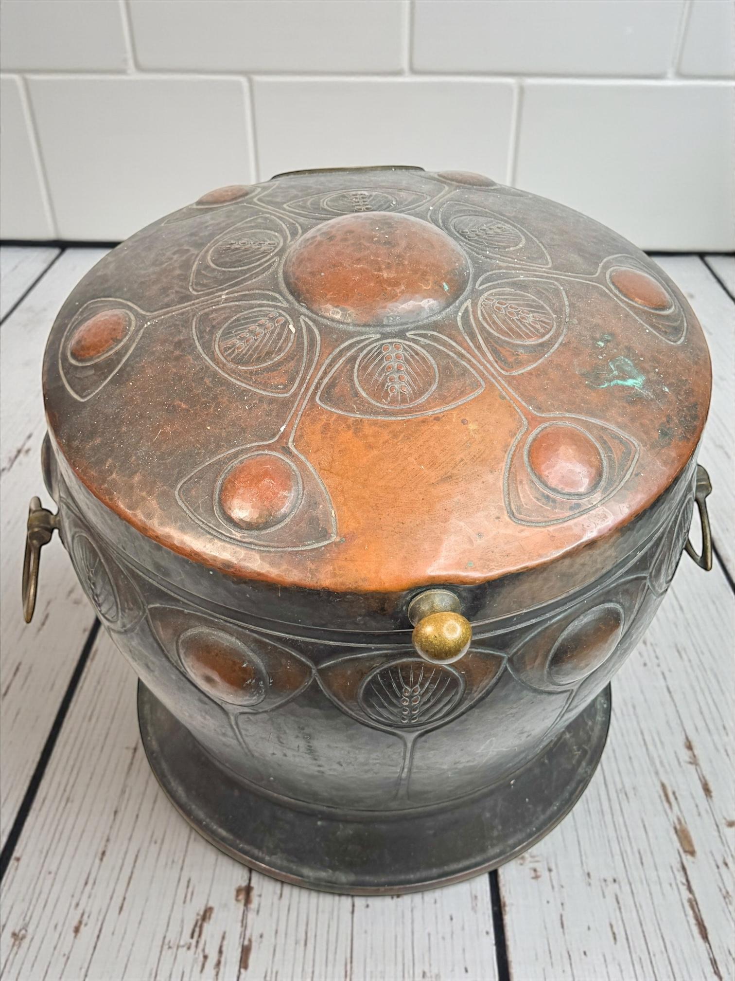 19. Jahrhundert Deutsch gehämmert Kupfer & Messing Brotkasten, Küche Utensil im Angebot 7