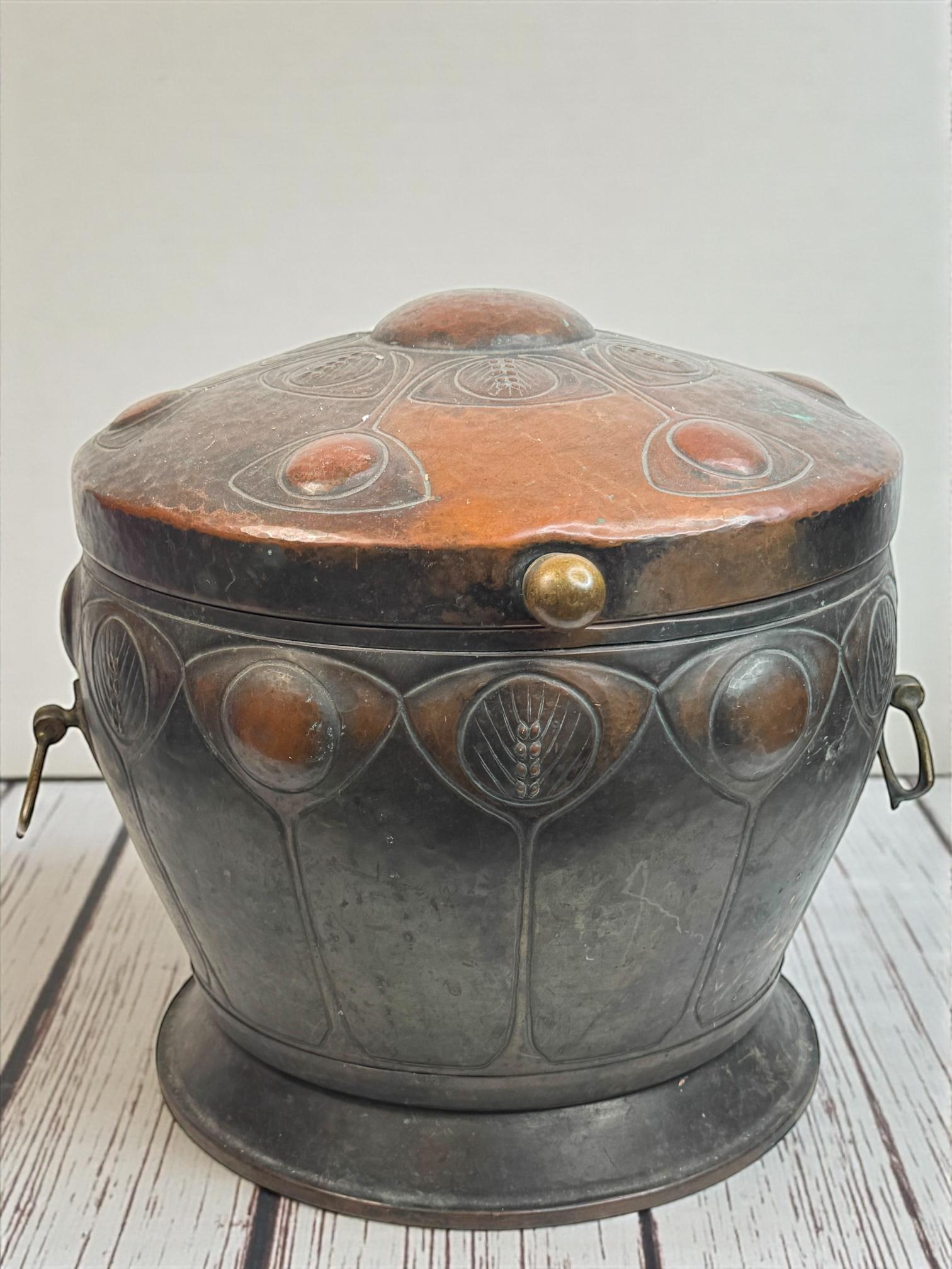 19. Jahrhundert Deutsch gehämmert Kupfer & Messing Brotkasten, Küche Utensil im Angebot 8