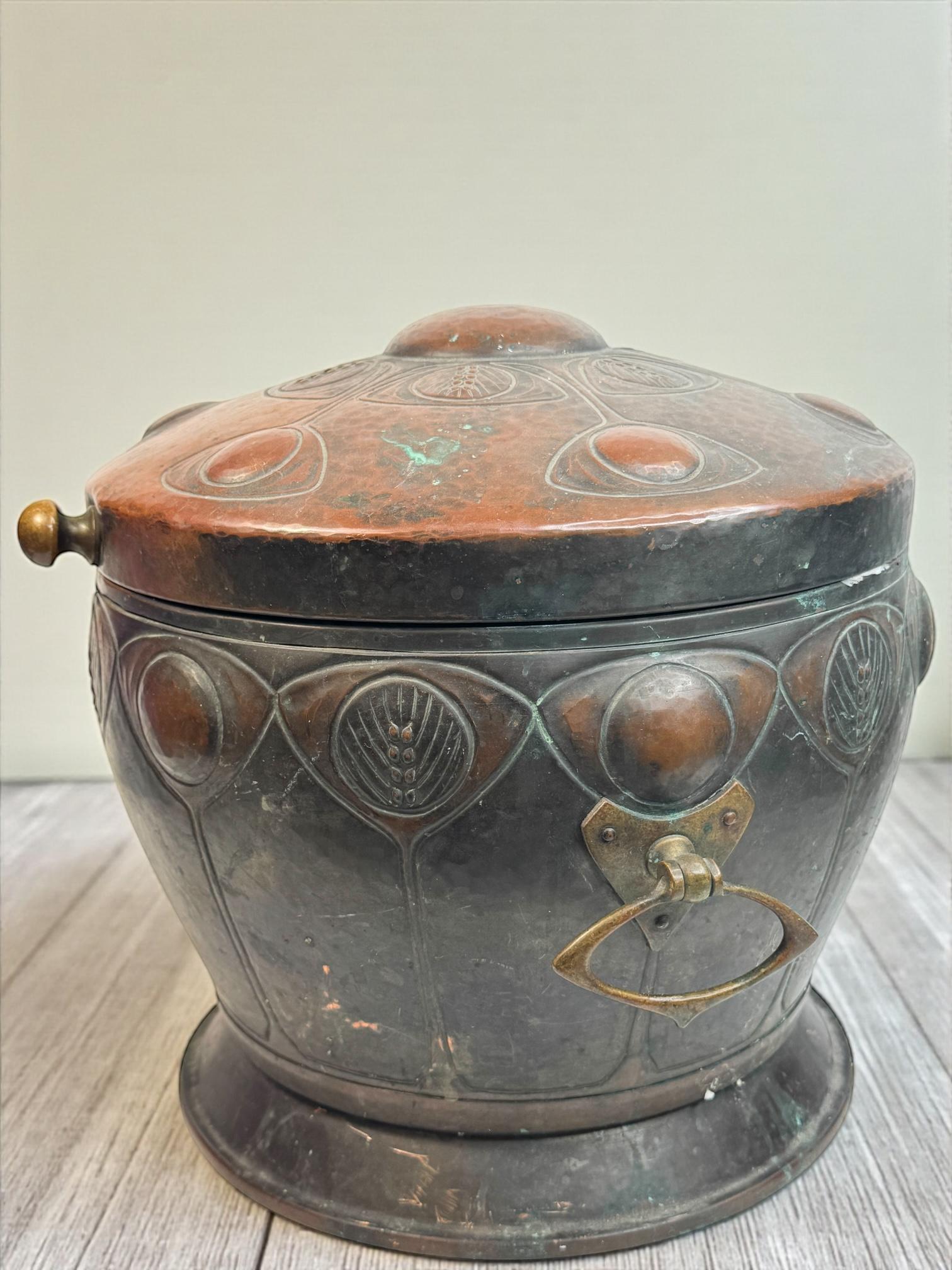 19. Jahrhundert Deutsch gehämmert Kupfer & Messing Brotkasten, Küche Utensil im Angebot 9