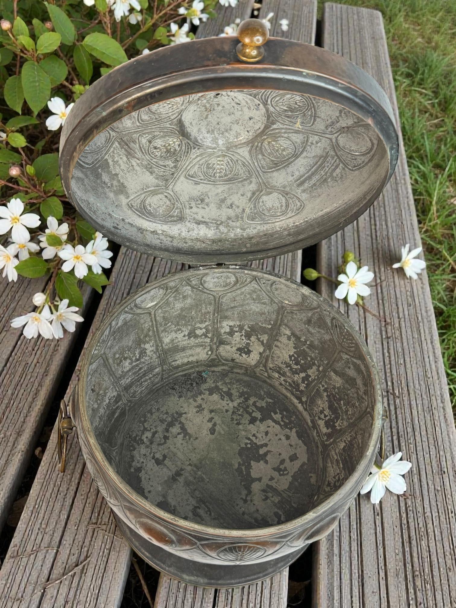 19. Jahrhundert Deutsch gehämmert Kupfer & Messing Brotkasten, Küche Utensil im Angebot 10