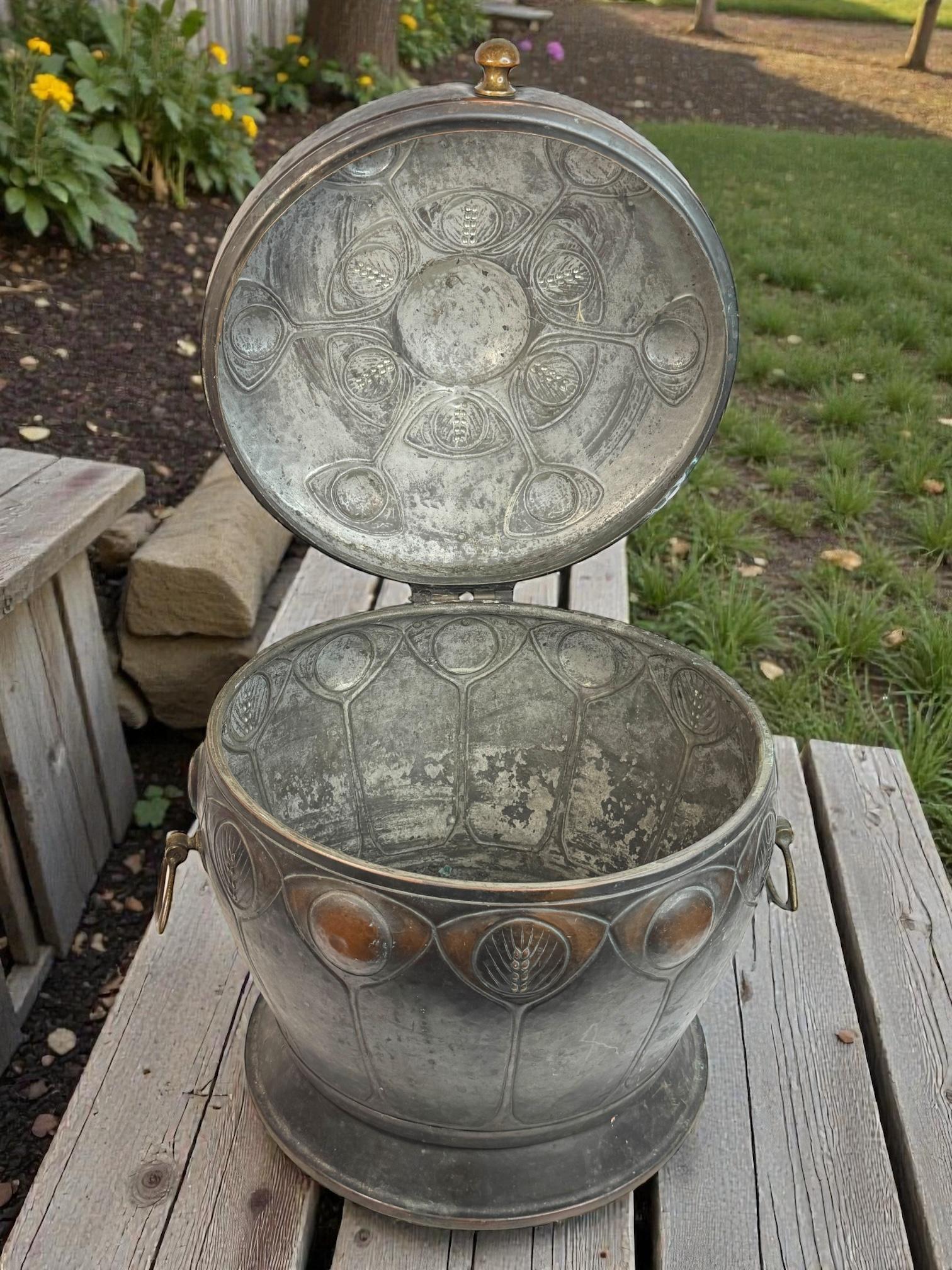 19. Jahrhundert Deutsch gehämmert Kupfer & Messing Brotkasten, Küche Utensil im Angebot 11