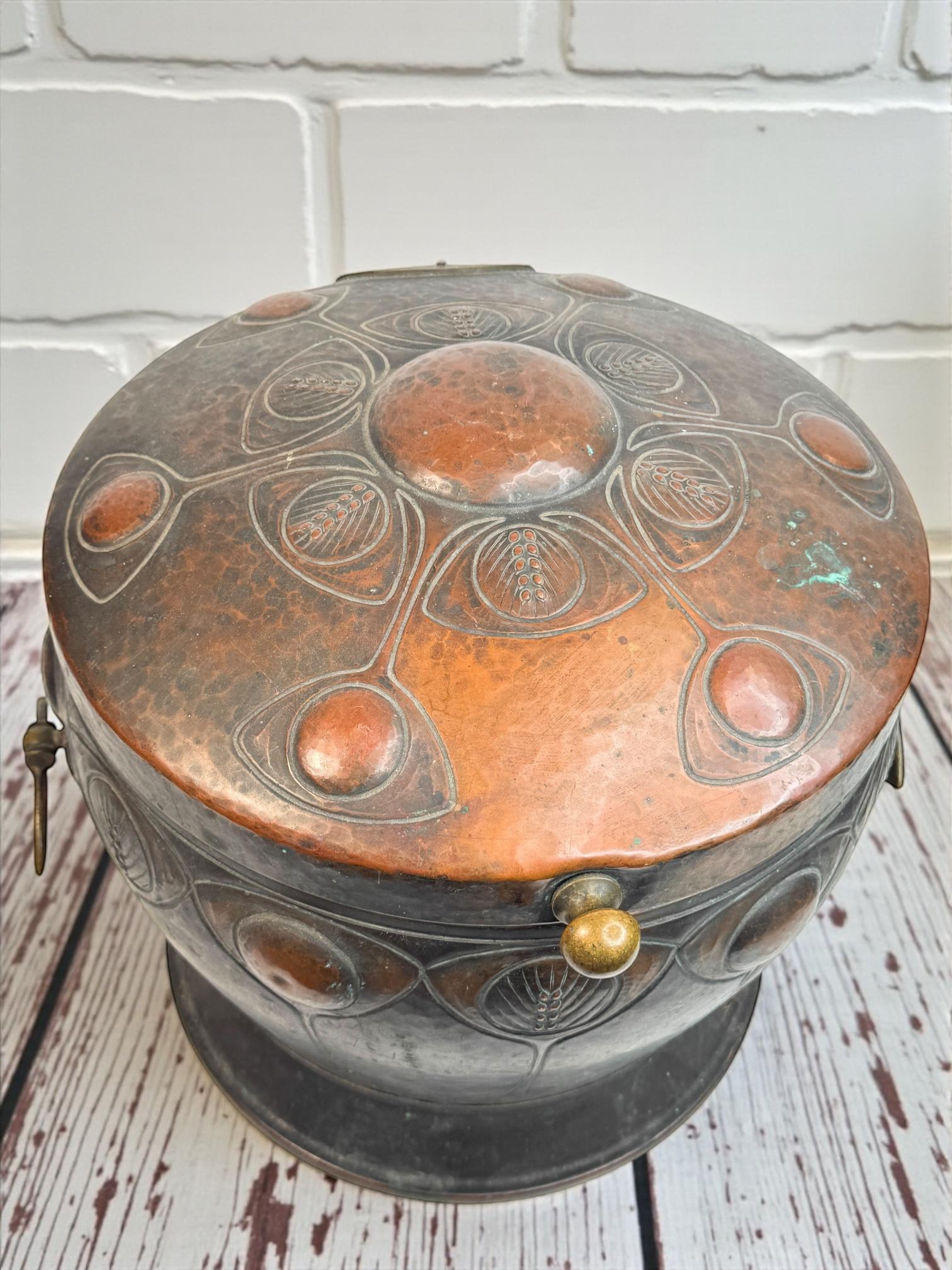 19. Jahrhundert Deutsch gehämmert Kupfer & Messing Brotkasten, Küche Utensil im Angebot 12