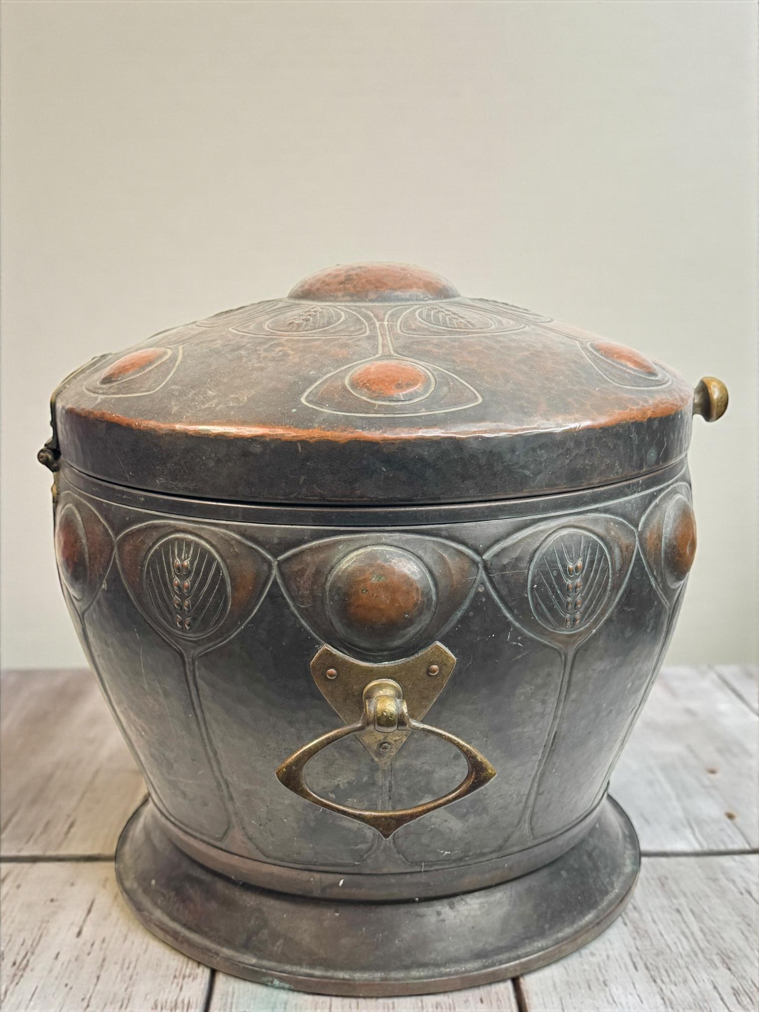 19. Jahrhundert Deutsch gehämmert Kupfer & Messing Brotkasten, Küche Utensil im Angebot 13