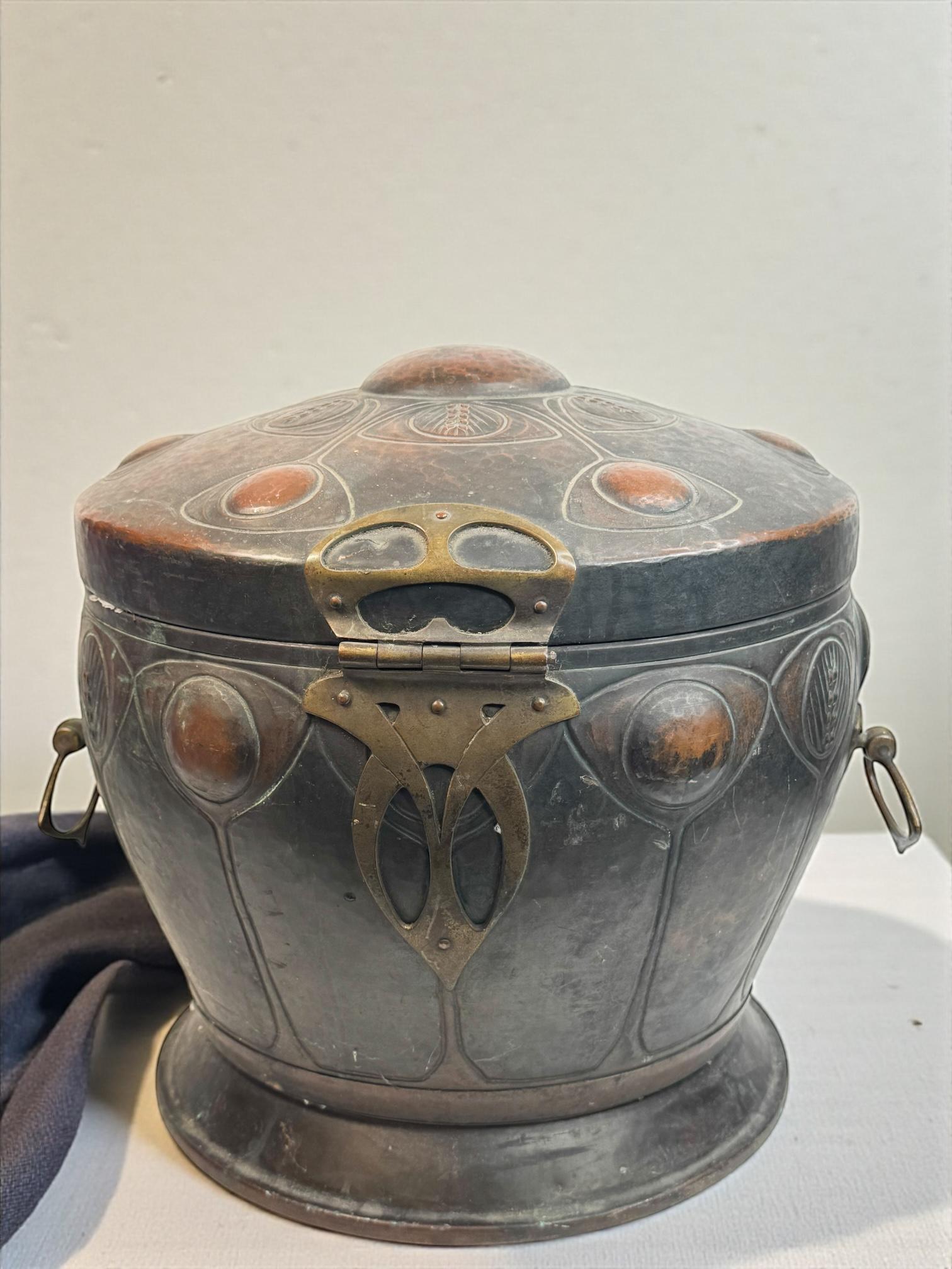 19. Jahrhundert Deutsch gehämmert Kupfer & Messing Brotkasten, Küche Utensil im Angebot 14