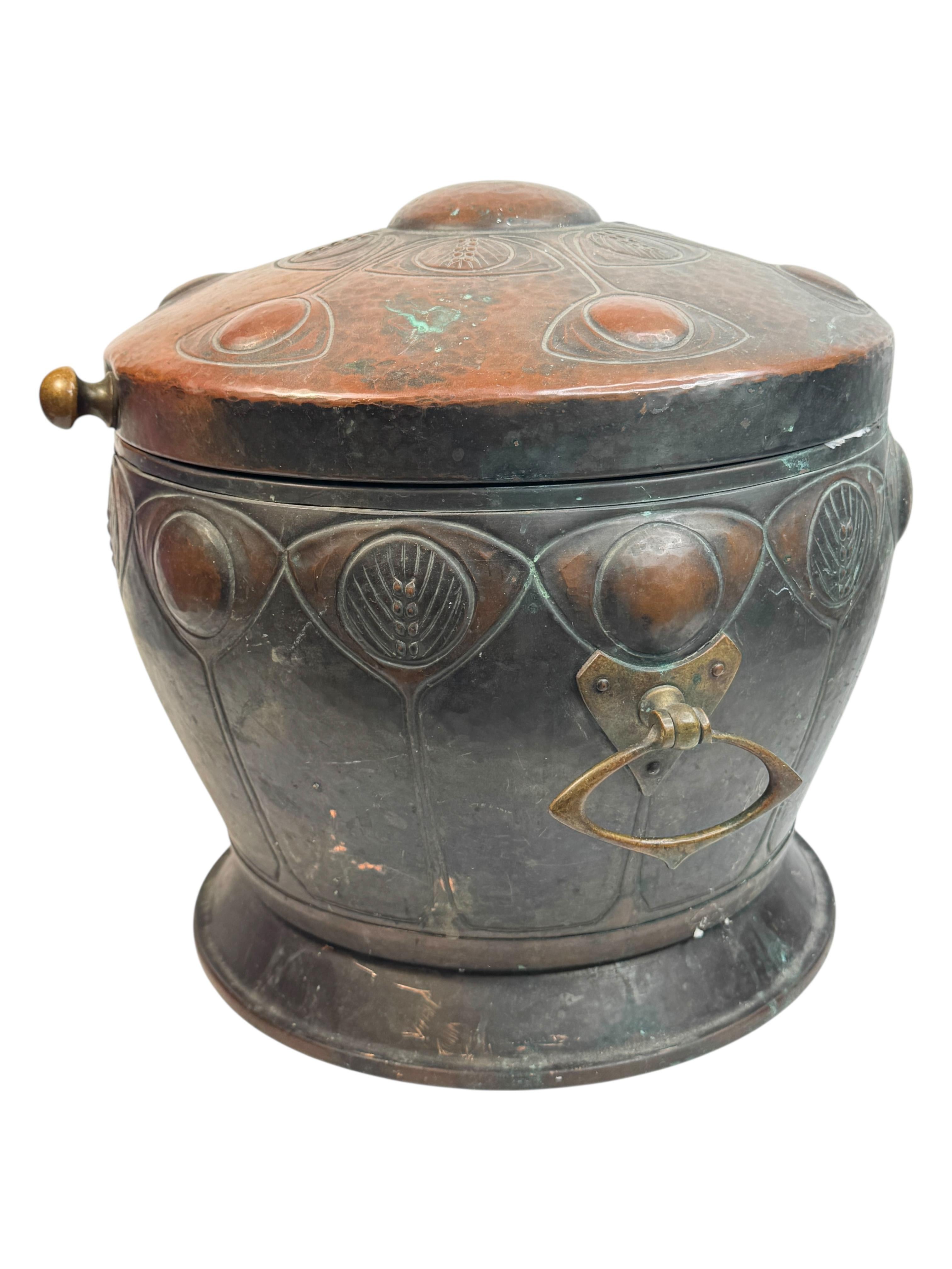 19. Jahrhundert Deutsch gehämmert Kupfer & Messing Brotkasten, Küche Utensil (Biedermeier) im Angebot