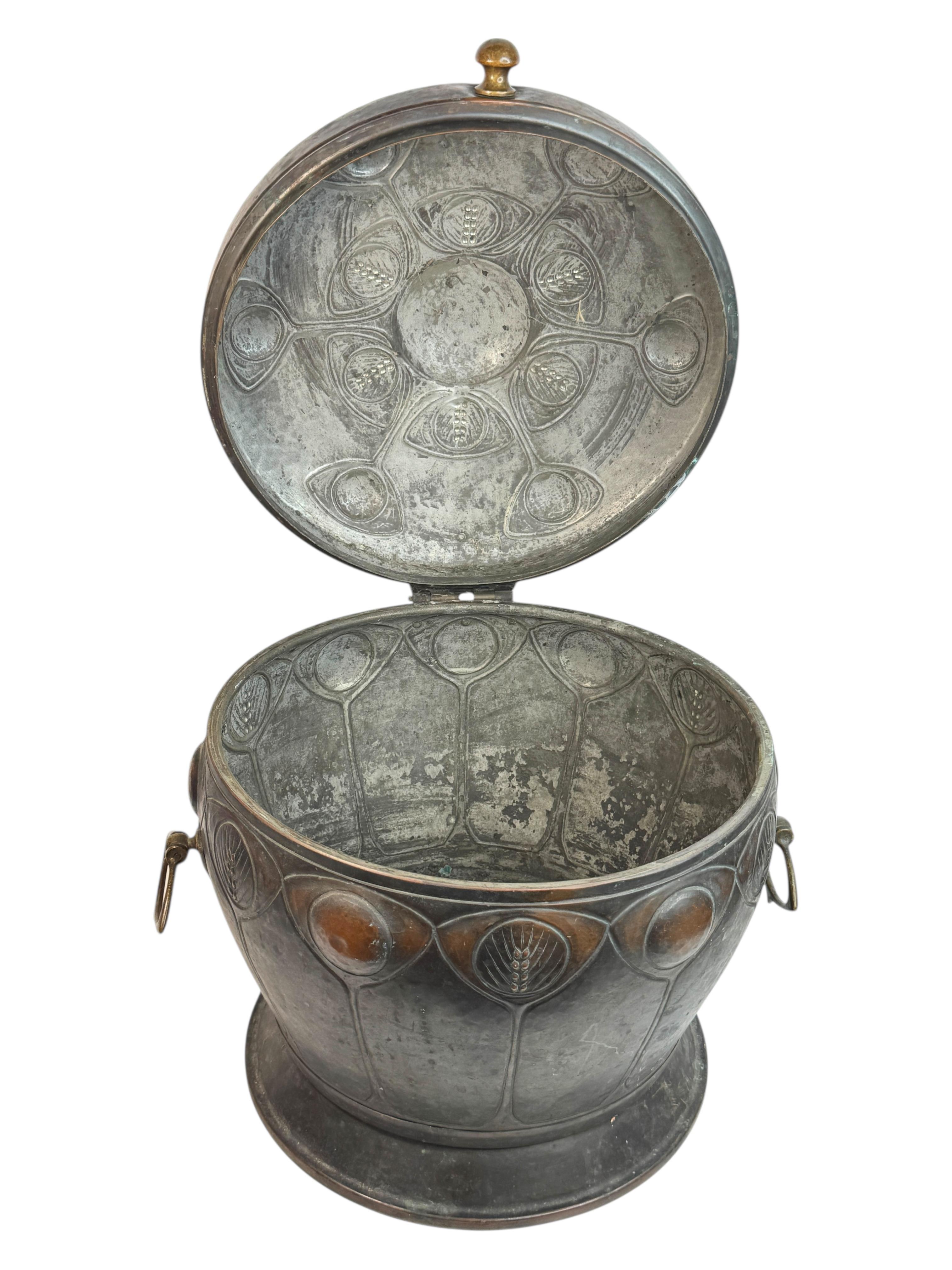 19. Jahrhundert Deutsch gehämmert Kupfer & Messing Brotkasten, Küche Utensil im Angebot 1