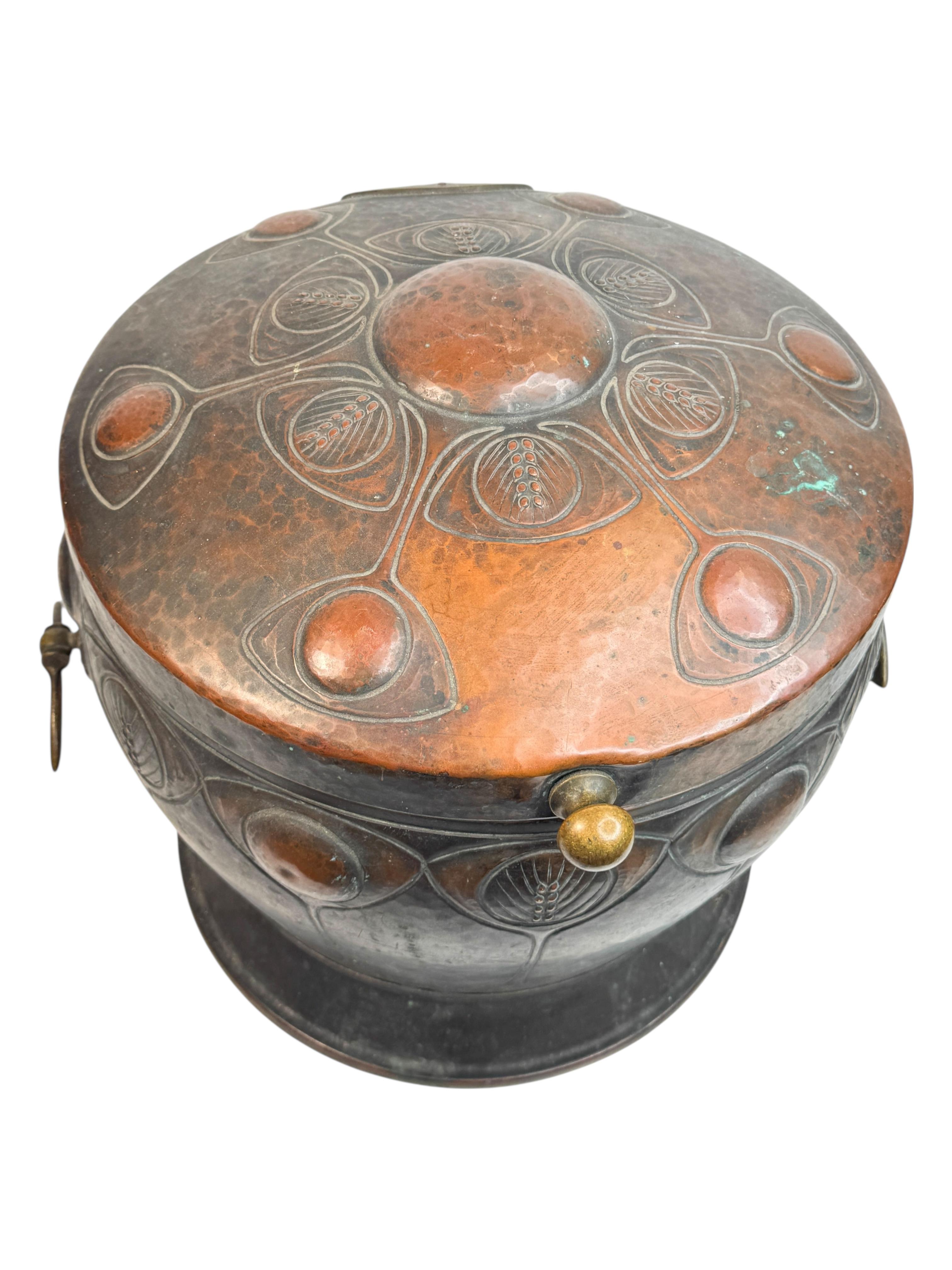 19. Jahrhundert Deutsch gehämmert Kupfer & Messing Brotkasten, Küche Utensil im Angebot 2