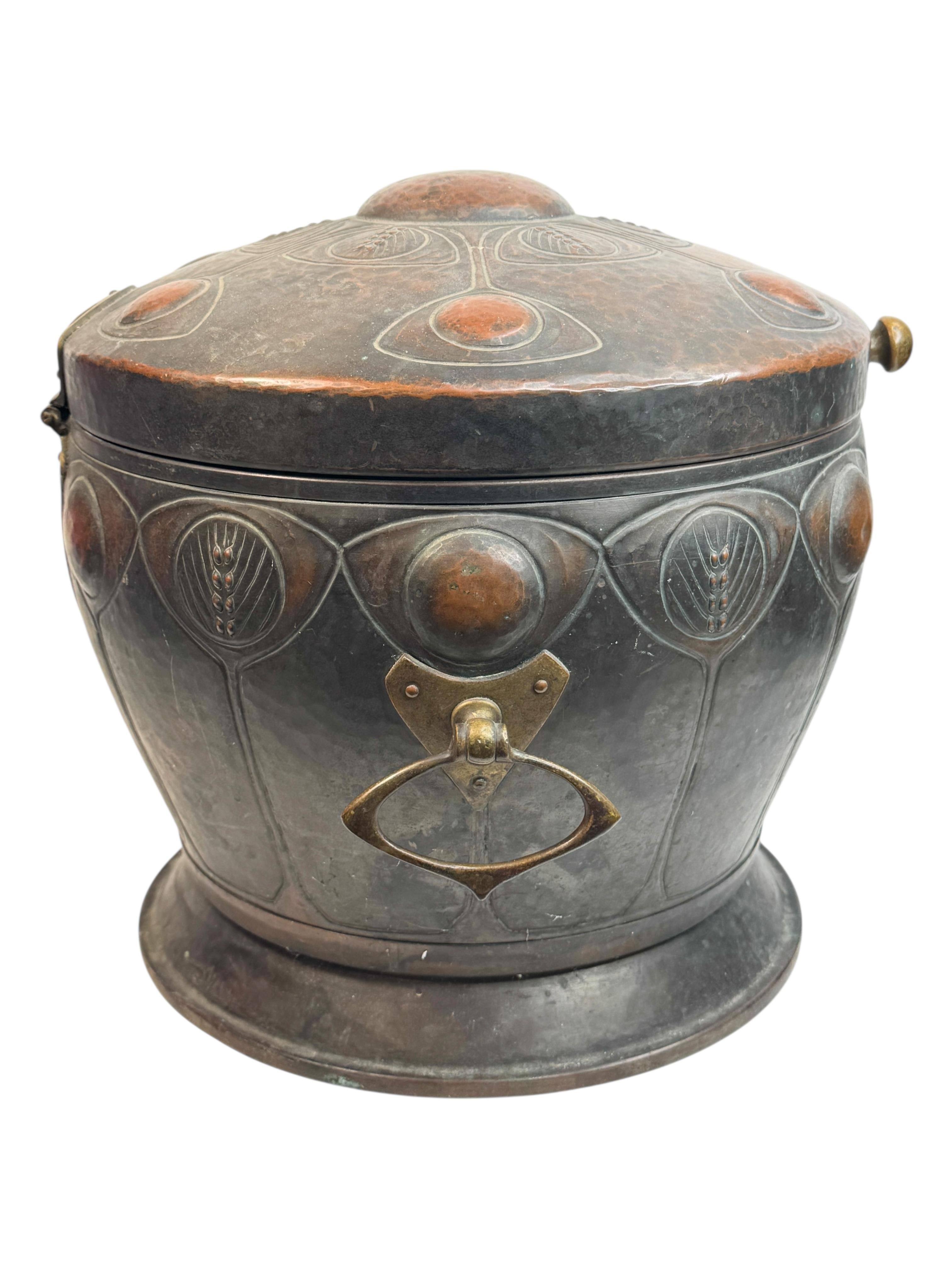 19. Jahrhundert Deutsch gehämmert Kupfer & Messing Brotkasten, Küche Utensil im Angebot 3