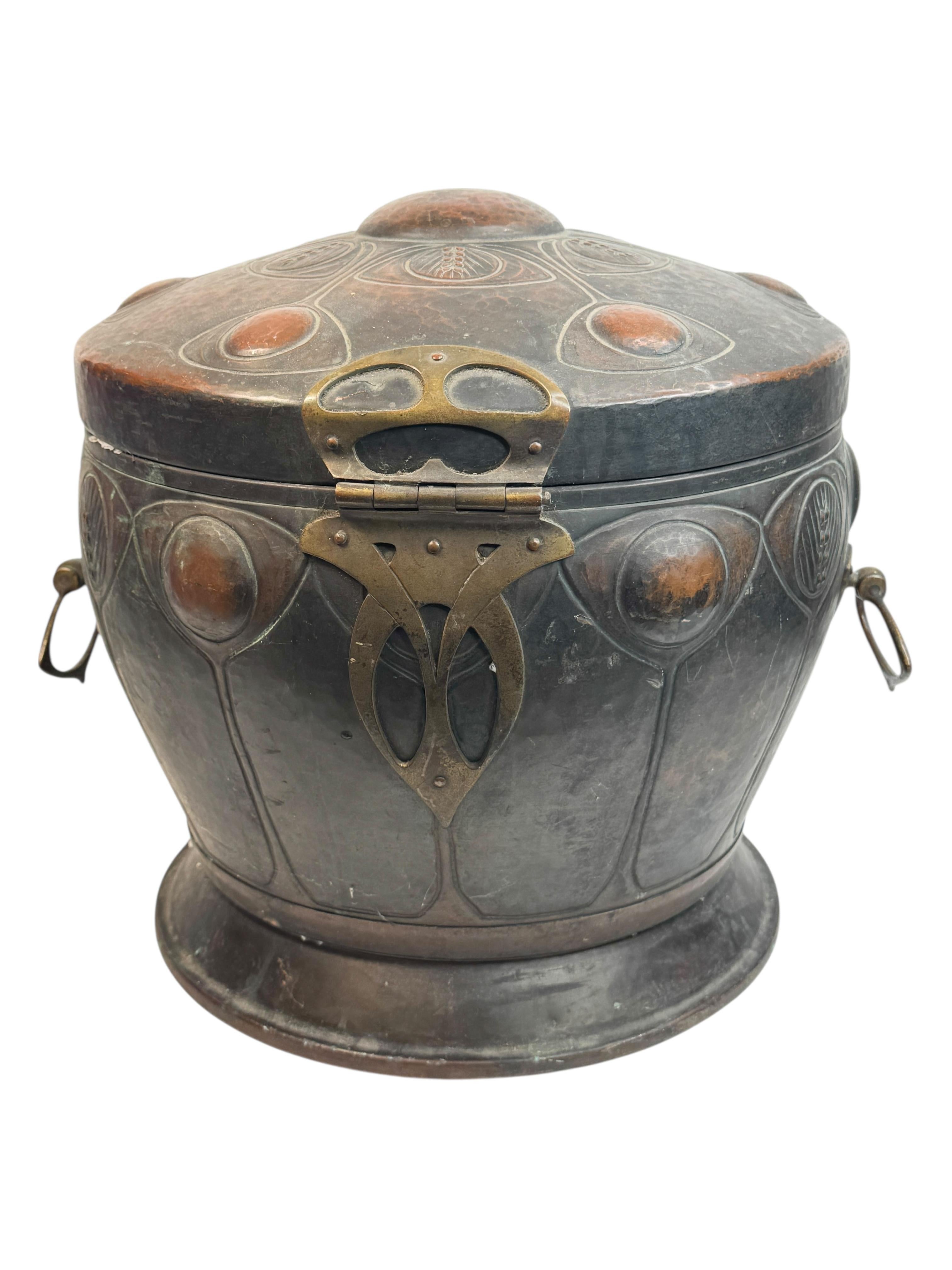 19. Jahrhundert Deutsch gehämmert Kupfer & Messing Brotkasten, Küche Utensil im Angebot 4