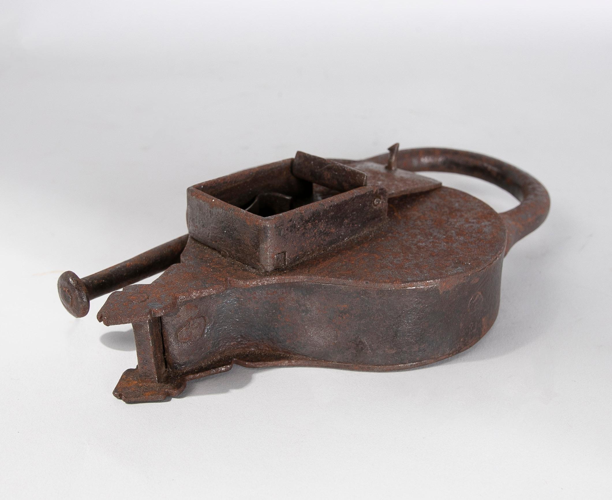 19th Century German Iron Padlock In Good Condition For Sale In Marbella, ES