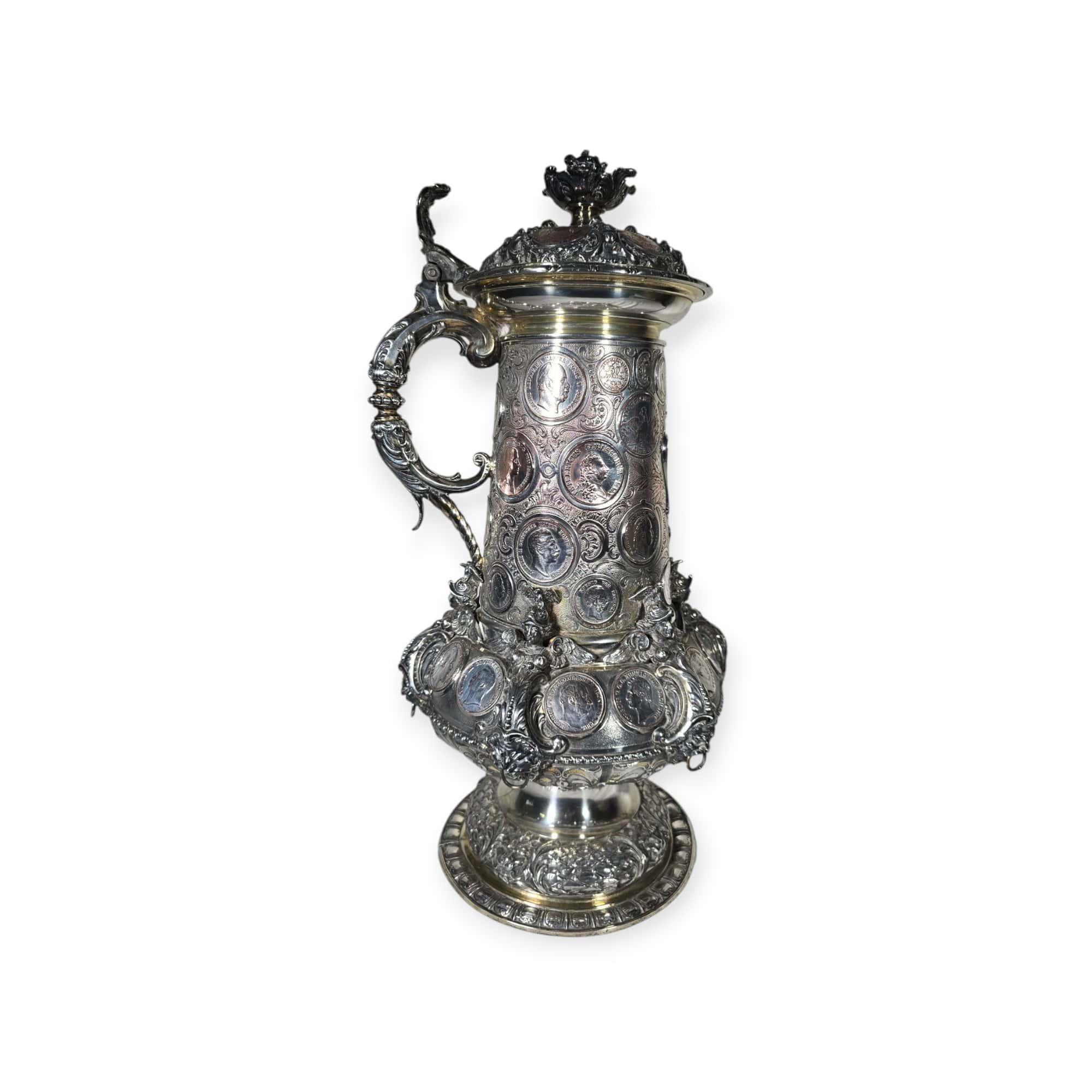 Cruche allemande du XIXe siècle avec pièces de monnaie incrustées en vente 4