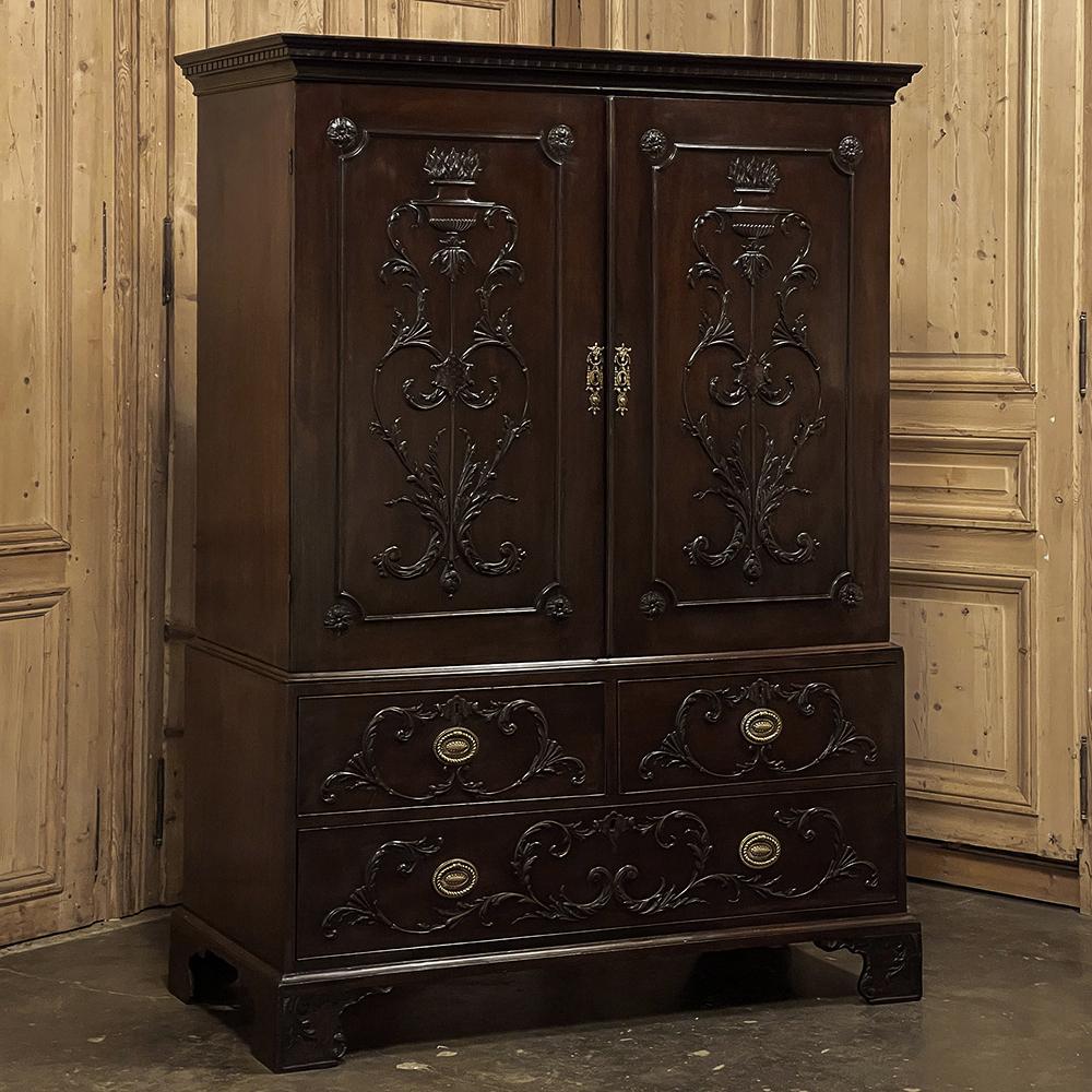 armoire allemande du 19ème siècle en acajou ~ Presse à linge sera le complément parfait de la chambre à coucher ou de la salle à manger, étant aussi bien capable de stocker des vêtements que du linge de table.  Les dimensions de la menuiserie sont