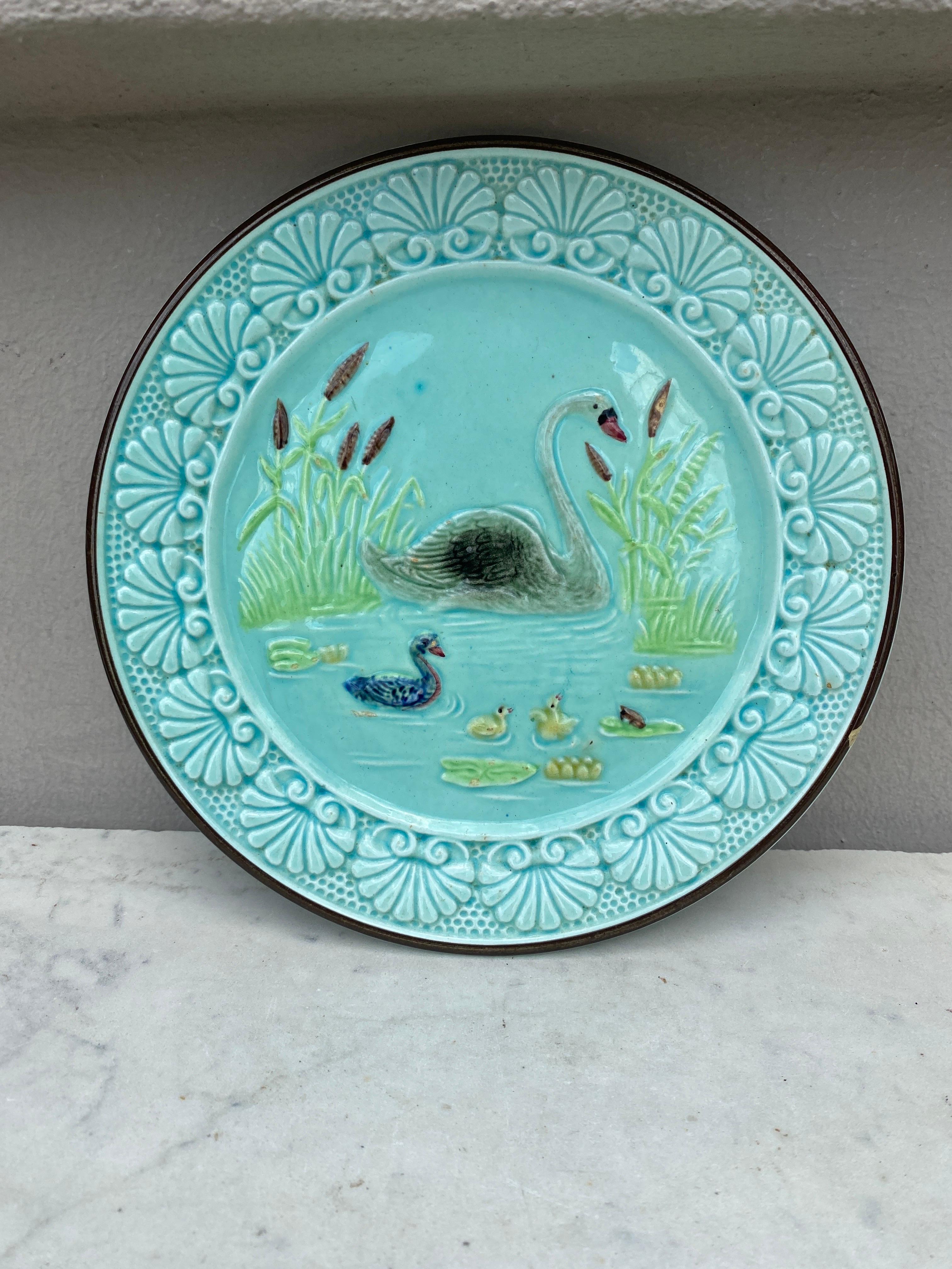 Country Assiette au Swan en majolique allemande du 19e siècle, vers 1900 en vente