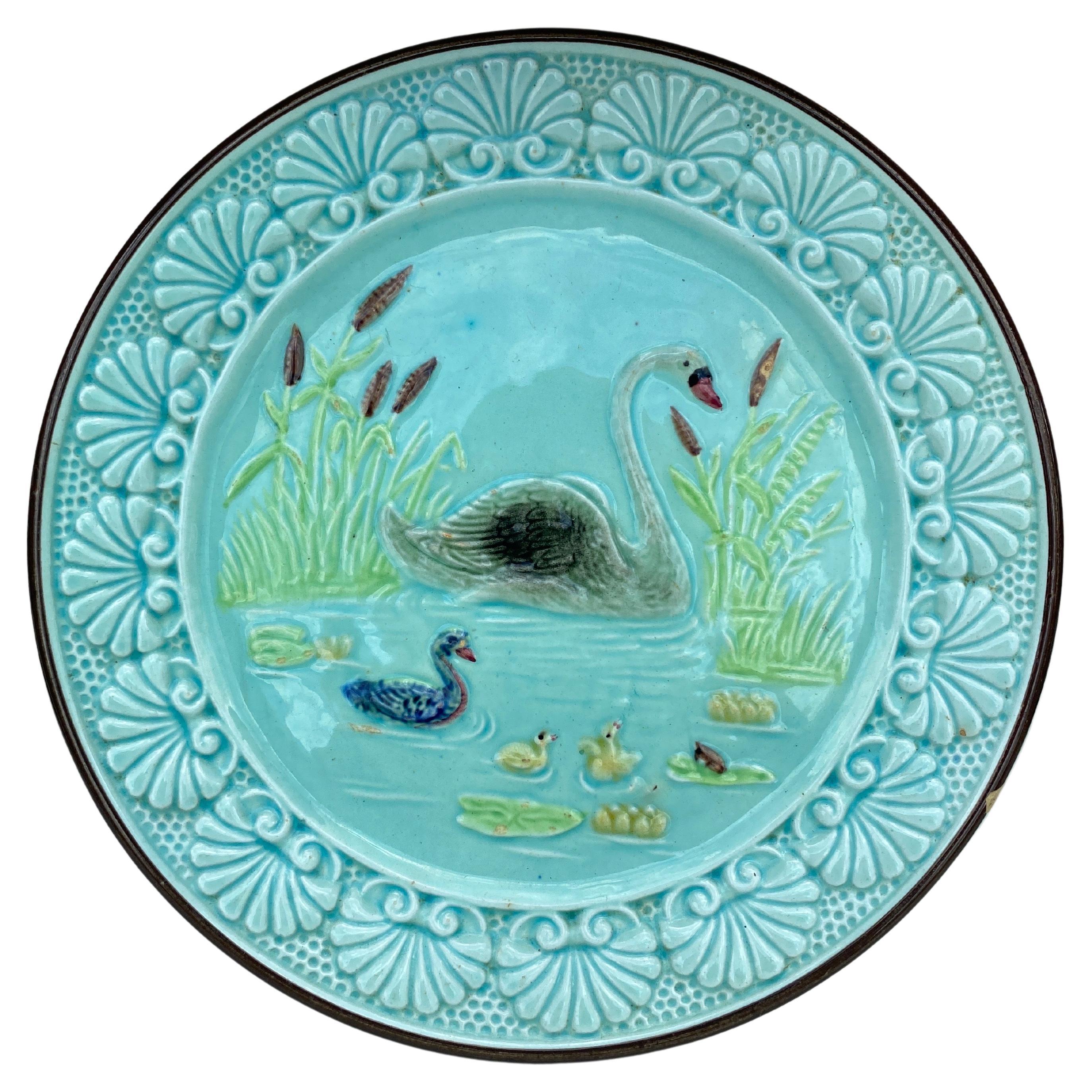 Plato de cisne de mayólica alemana del siglo XIX circa 1900