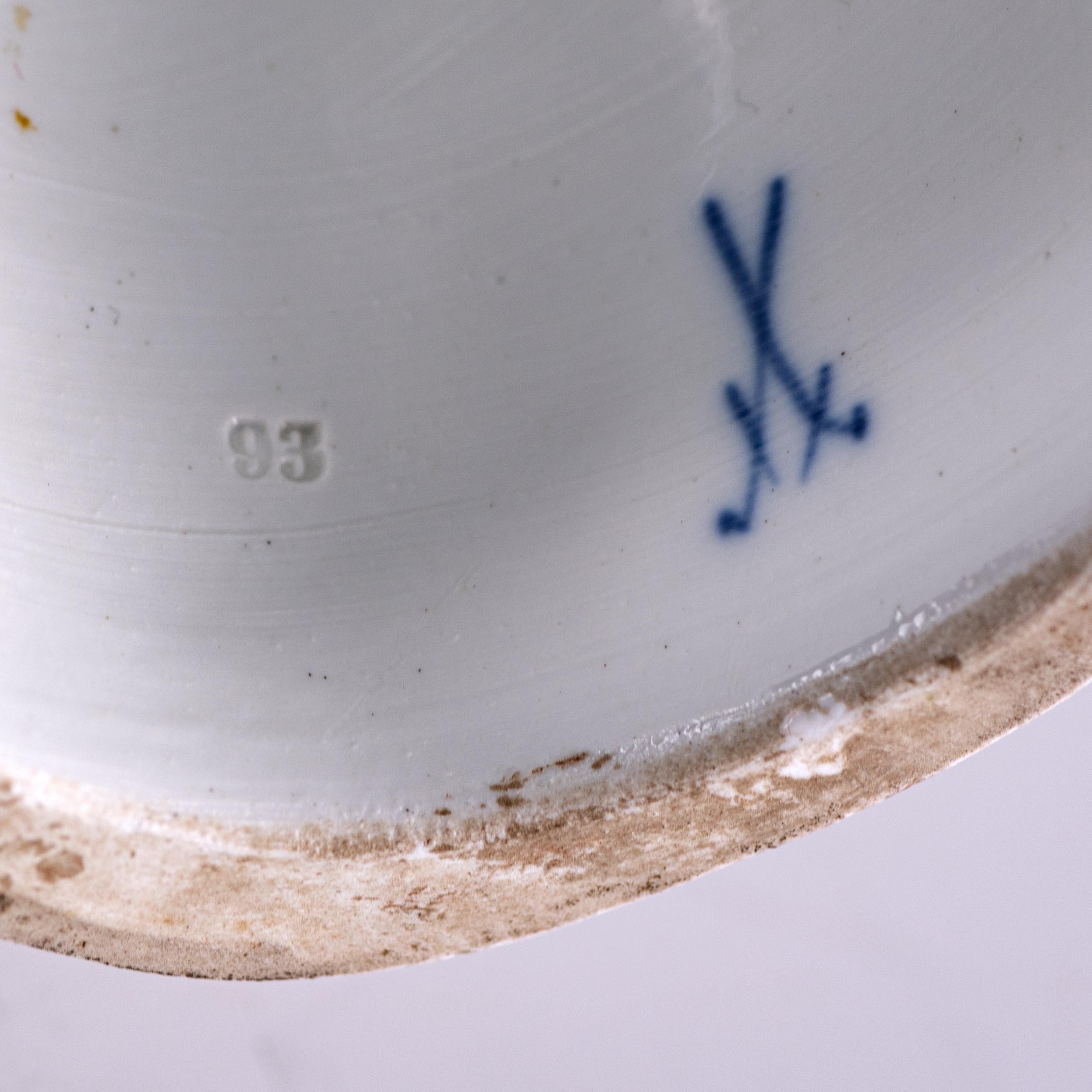Modello in porcellana dipinta Meissen Porcelain del XIX secolo raffigurante un piccione In condizioni ottime in vendita a Dublin, IE