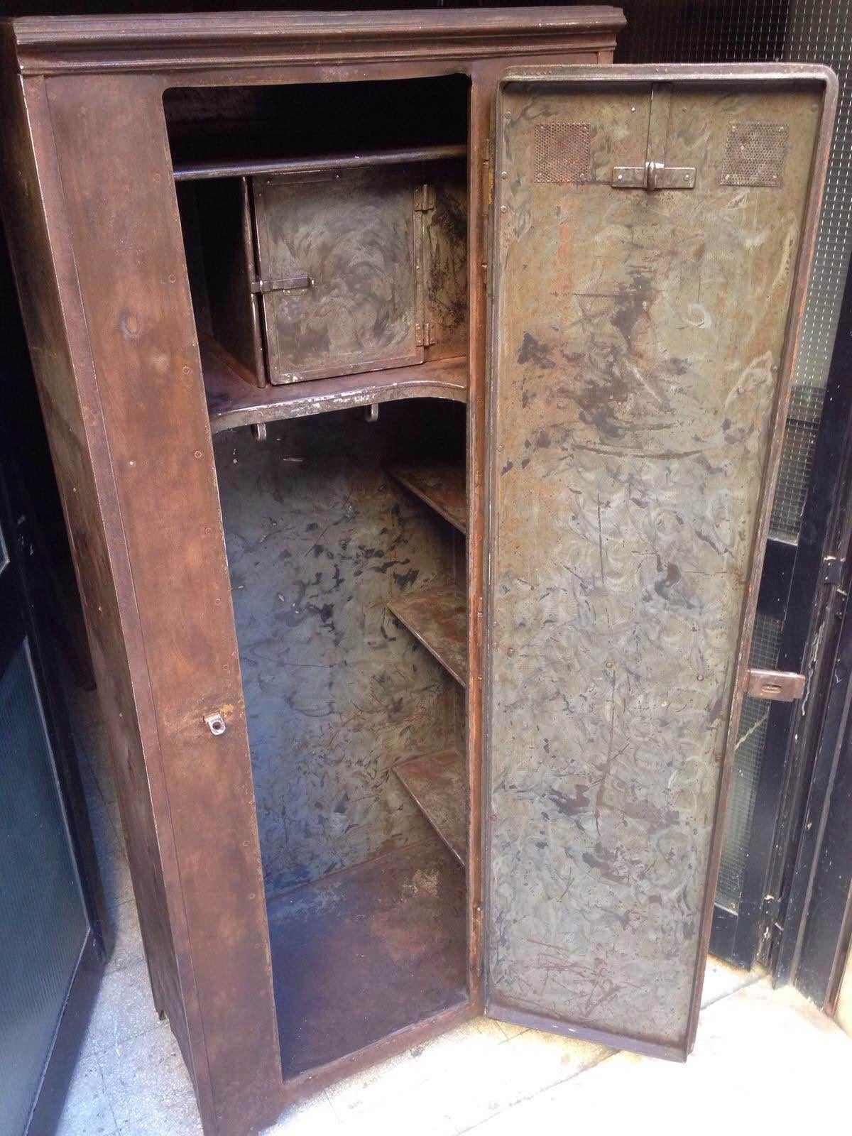 19th Century German Military Rust Metal Locker from Stuttgard, 1920-1930 (Deutsch) im Angebot