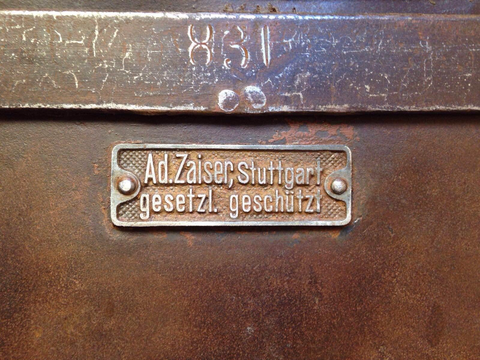 19th Century German Military Rust Metal Locker from Stuttgard, 1920-1930 im Zustand „Gut“ im Angebot in Milan, Italy
