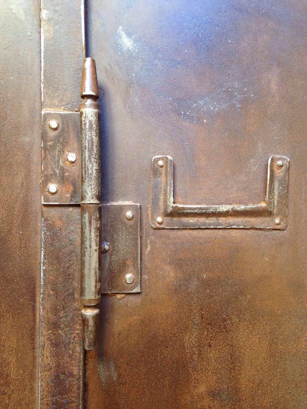 19th Century German Military Rust Metal Locker from Stuttgard, 1920-1930 (Frühes 20. Jahrhundert) im Angebot