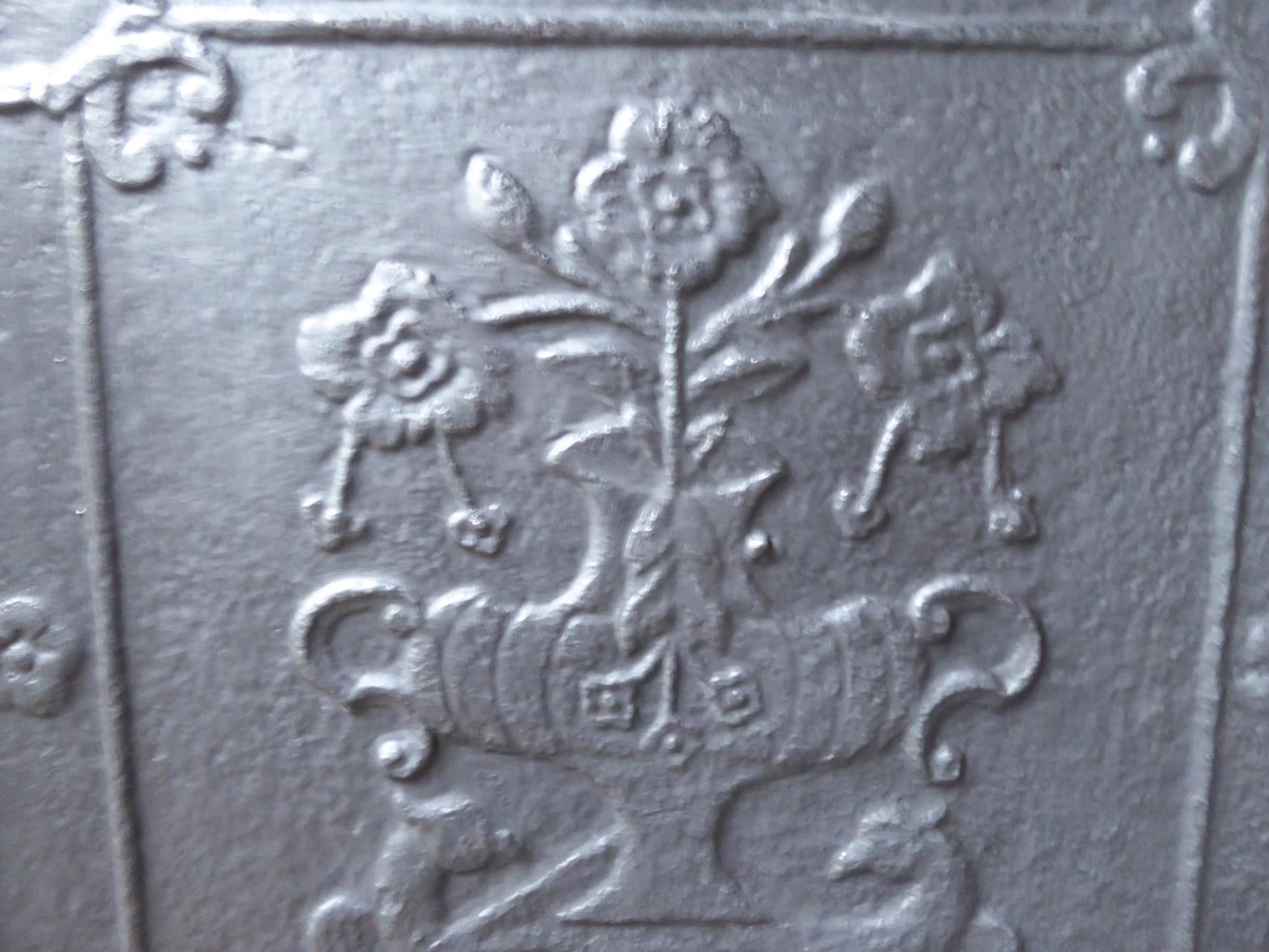 Deutscher Napoleon III.-Flower-Korb „Flower-Korb“ Kaminsims / Rückseite, 19. Jahrhundert (Eisen) im Angebot