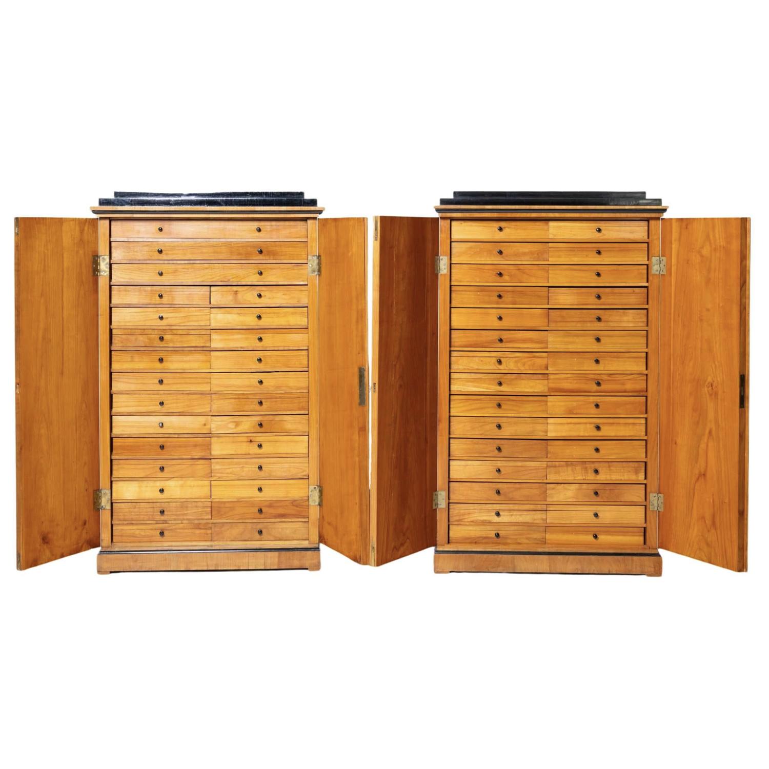 Glass 19th Century German Pair of Antique Biedermeier Cherrywood Display Cabinets For Sale