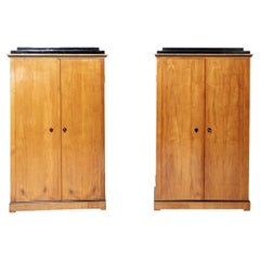 Paire d'anciens vitrines Biedermeier en merisier du 19ème siècle