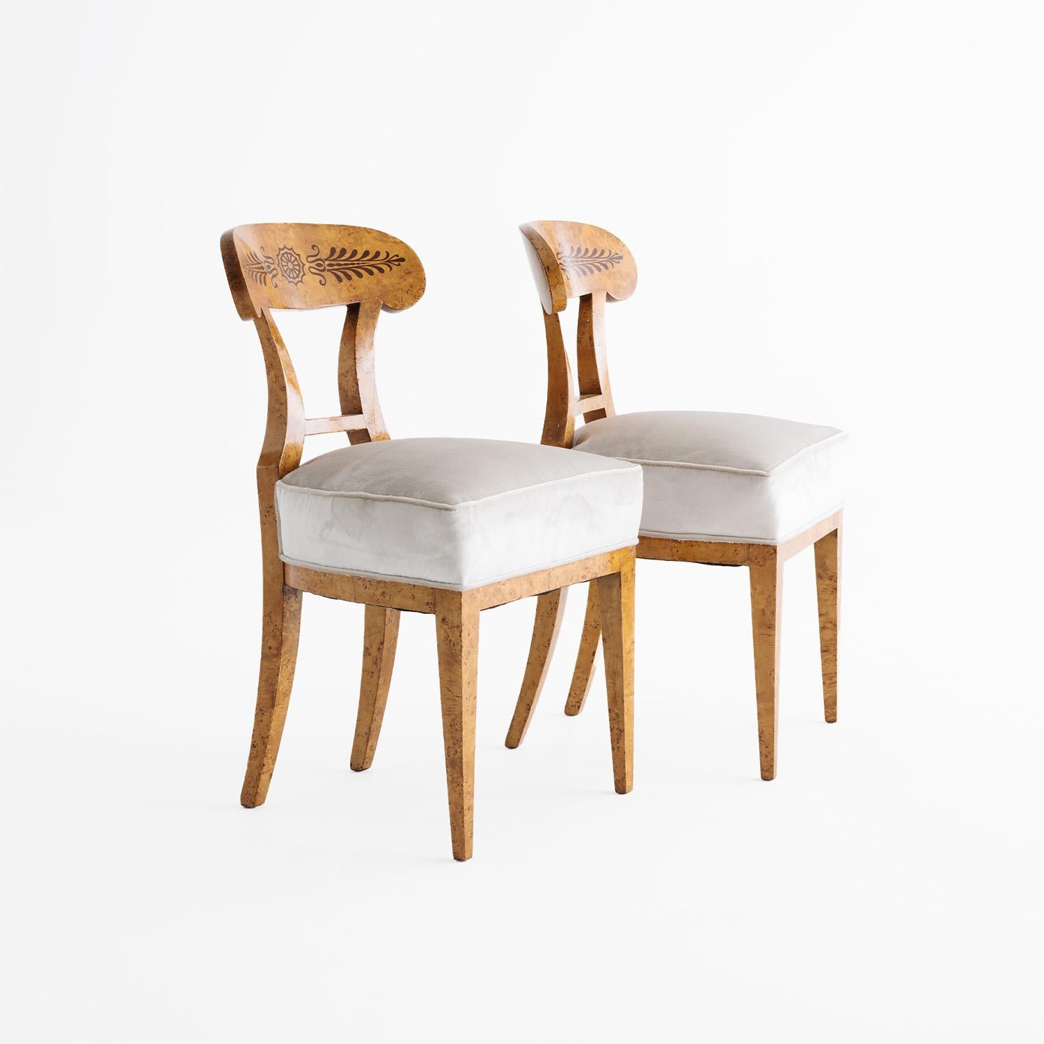 Hand-Carved 19th Century German Pair of Antique Biedermeier Polished Cherrywood Side Chairs For Sale