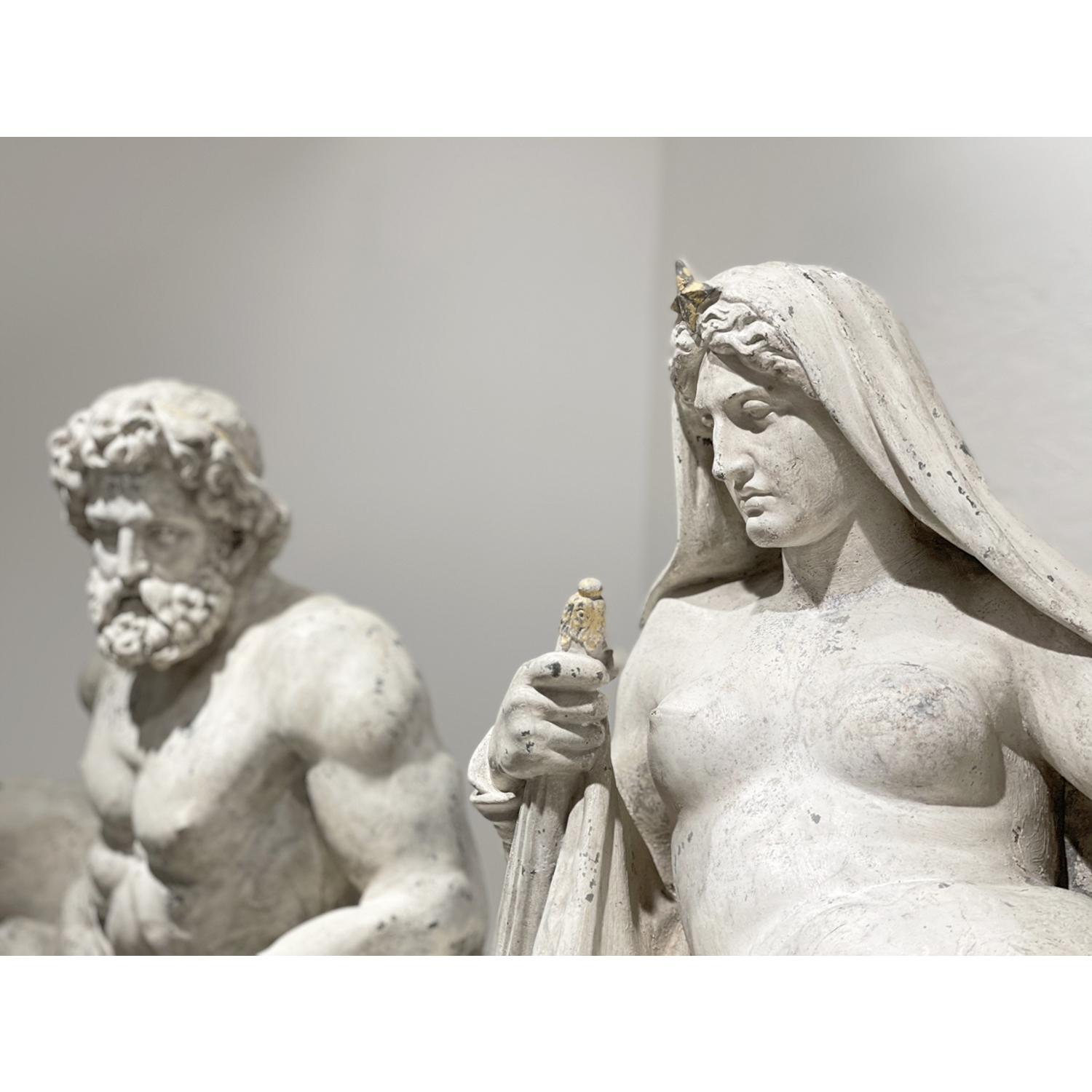 Pareja de esculturas alemanas del siglo XIX en zinc de Philipp Konrad Moritz Geiss en Desgastado estado para la venta en West Palm Beach, FL